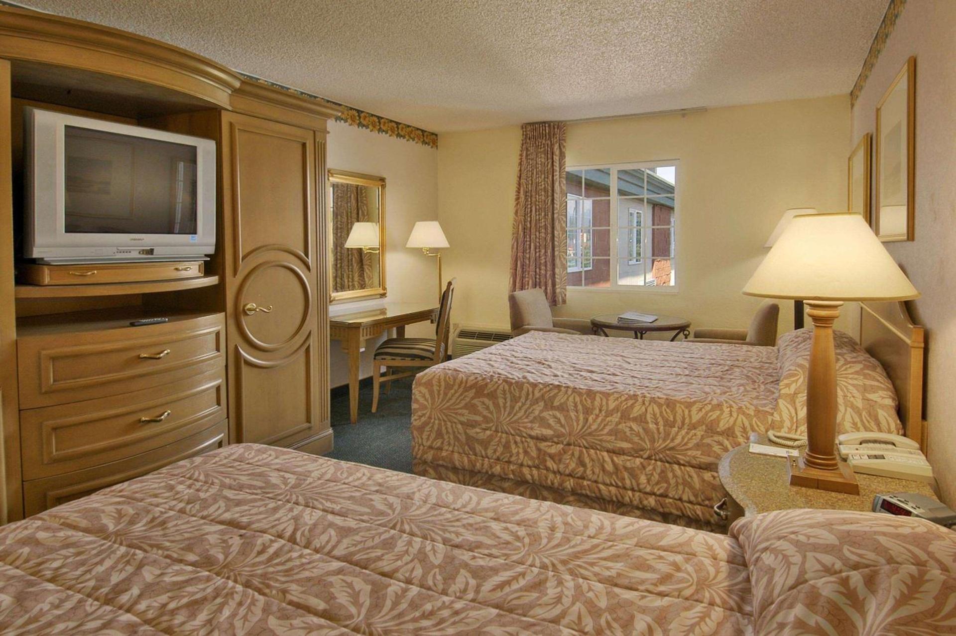 Days Inn by Wyndham Mt. Vernon photo 7