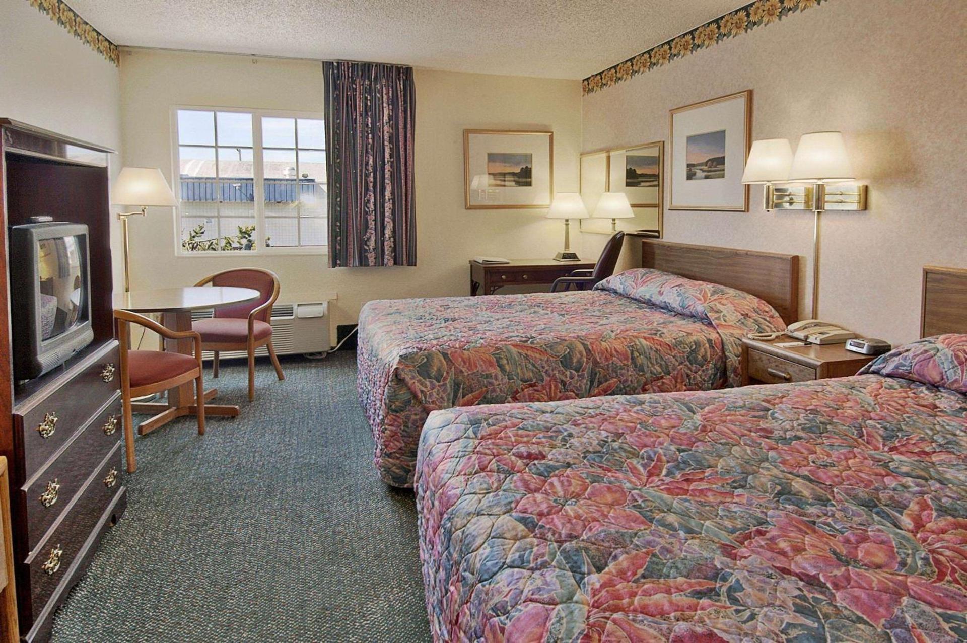 Days Inn by Wyndham Mt. Vernon photo 6