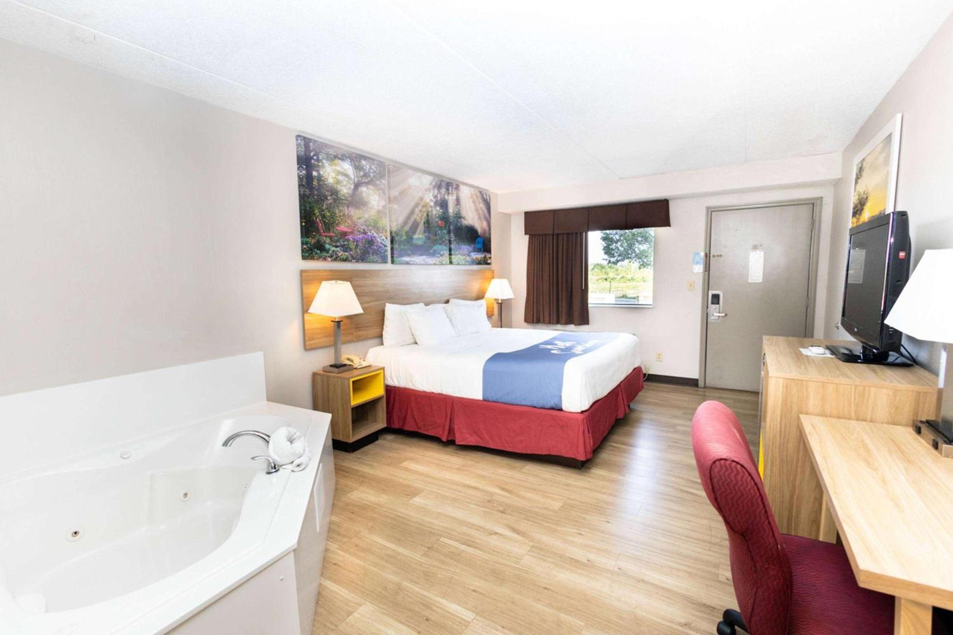 Days Inn by Wyndham Dayton Huber Heights Northeast photo 40