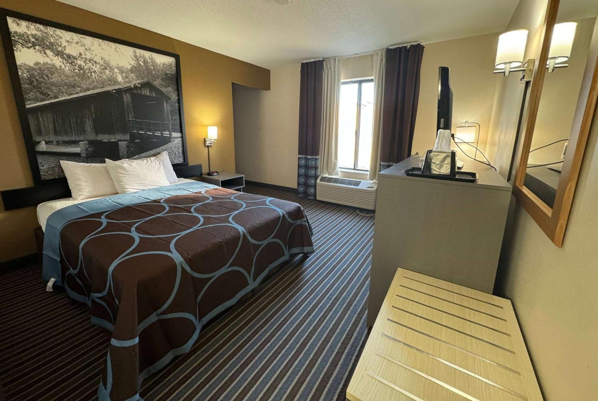 Super 8 by Wyndham Columbia Clark Lane photo 12
