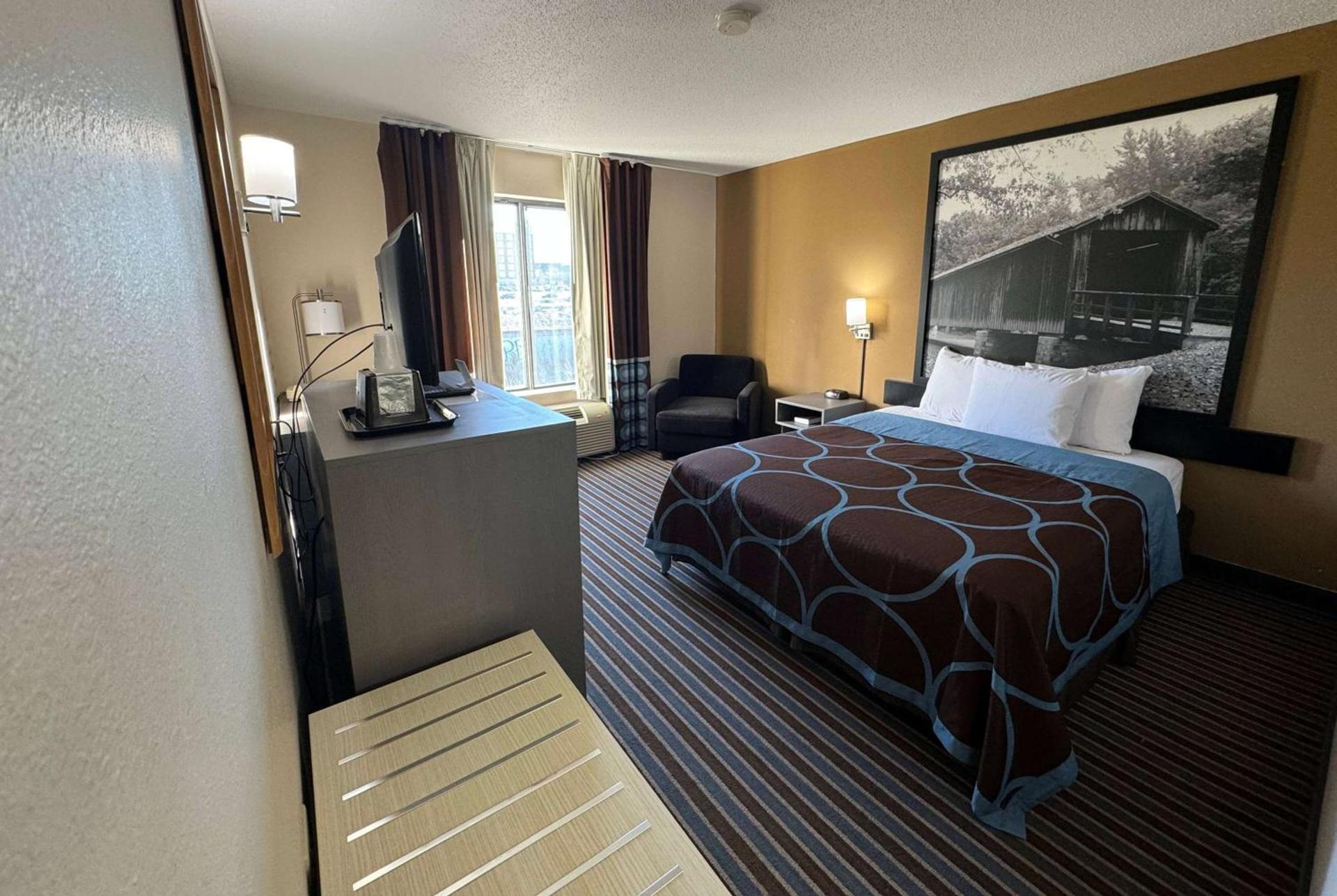 Super 8 by Wyndham Columbia Clark Lane photo 5