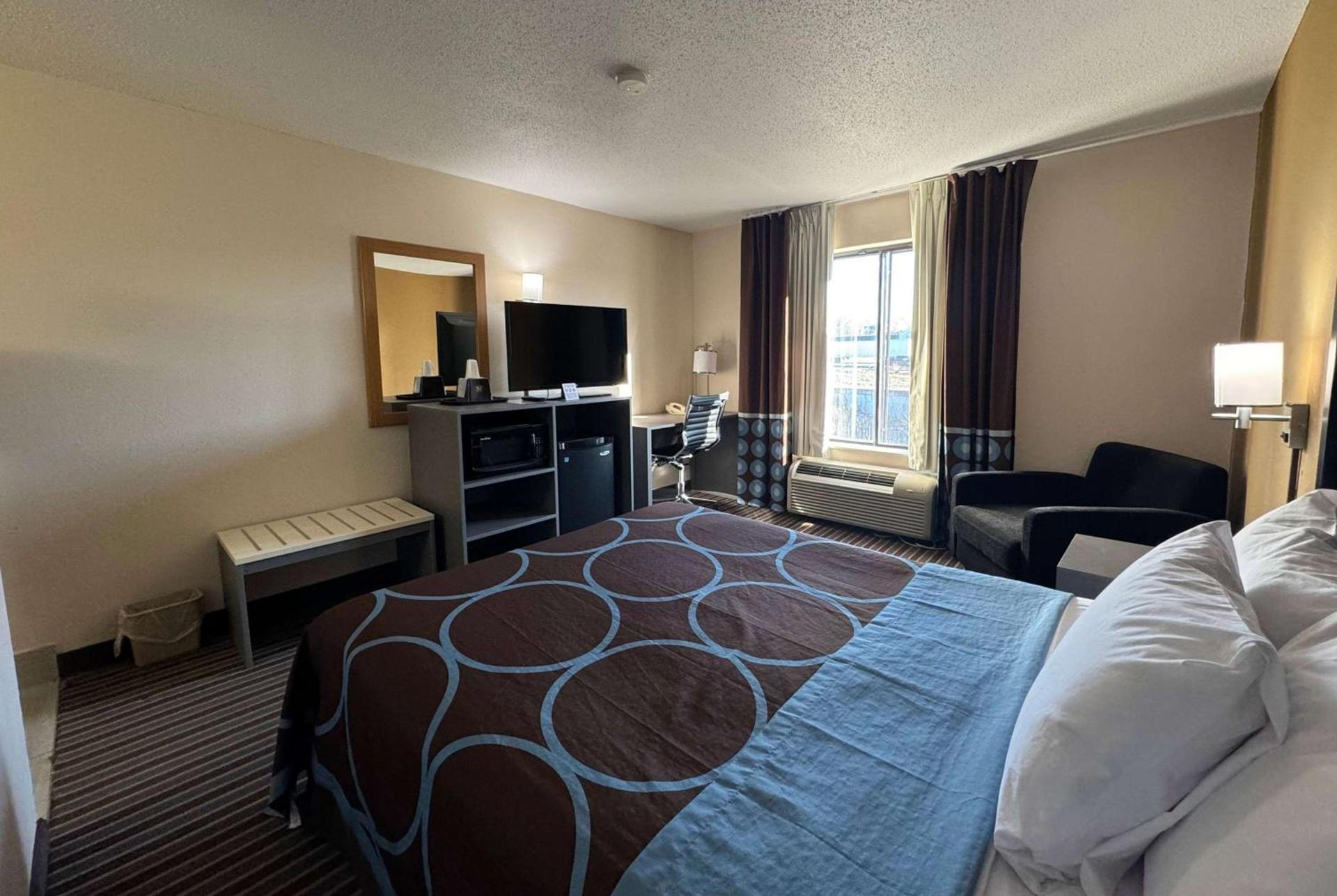Super 8 by Wyndham Columbia Clark Lane photo 3