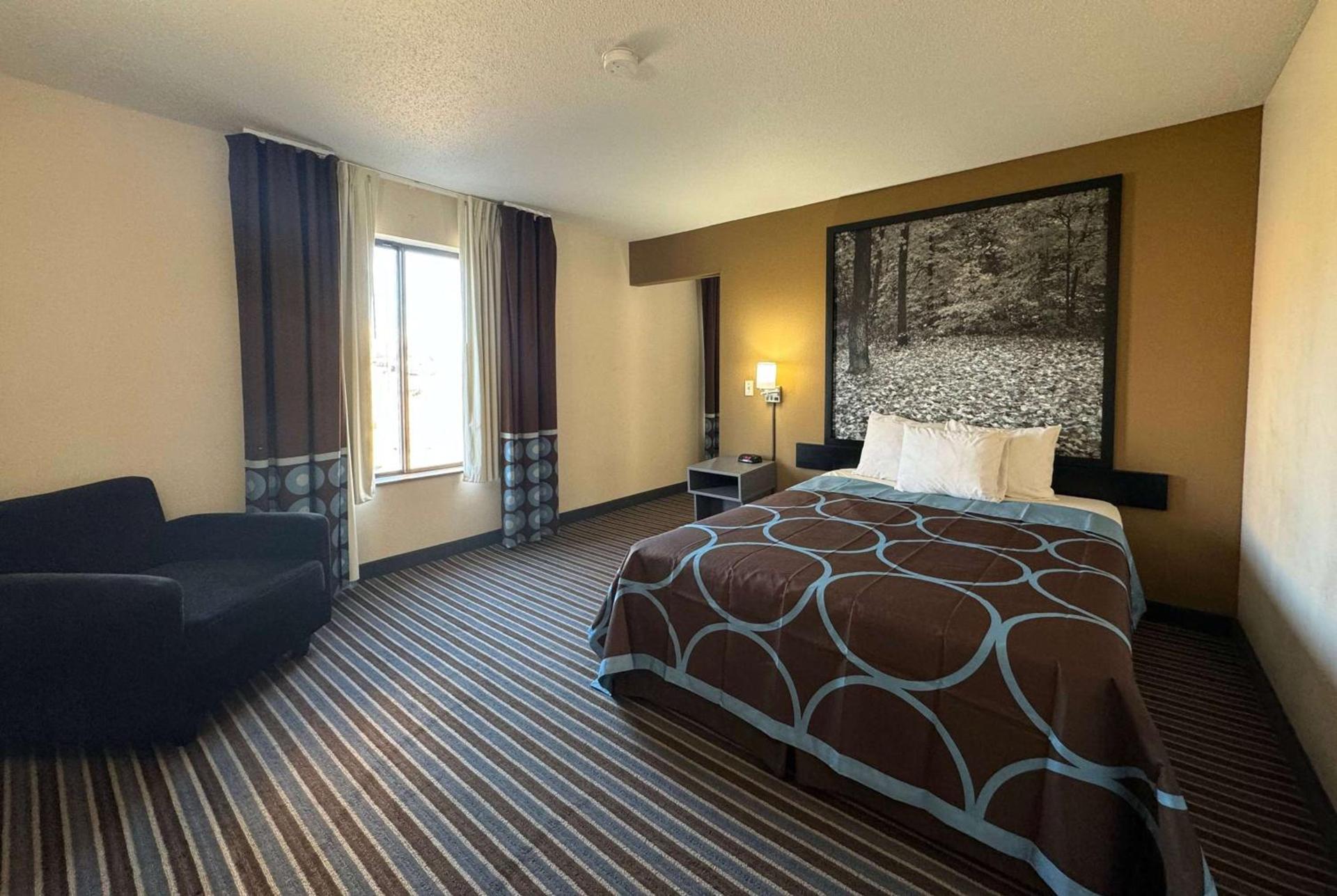 Super 8 by Wyndham Columbia Clark Lane photo 6