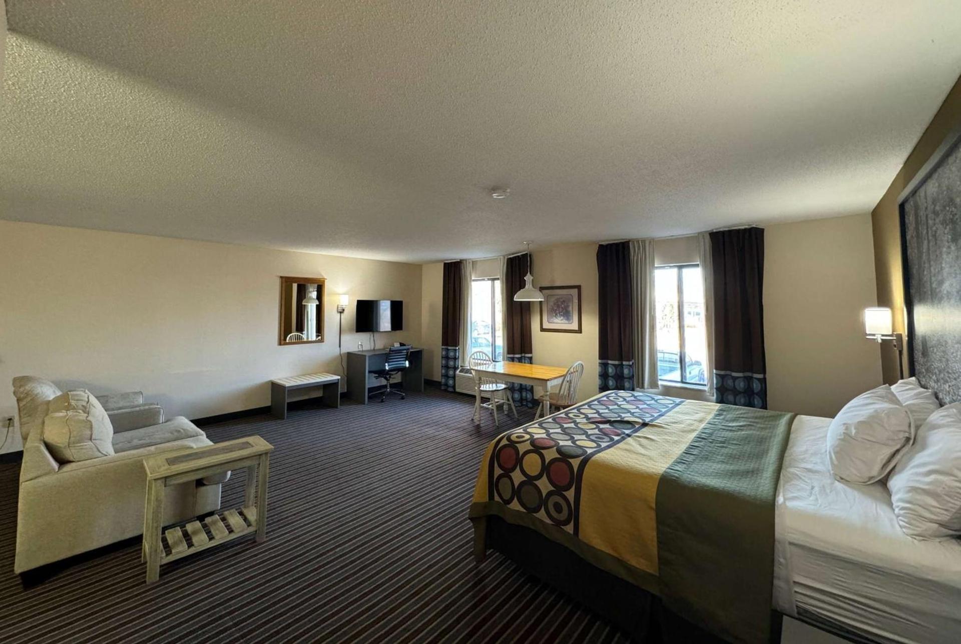 Super 8 by Wyndham Columbia Clark Lane photo 18
