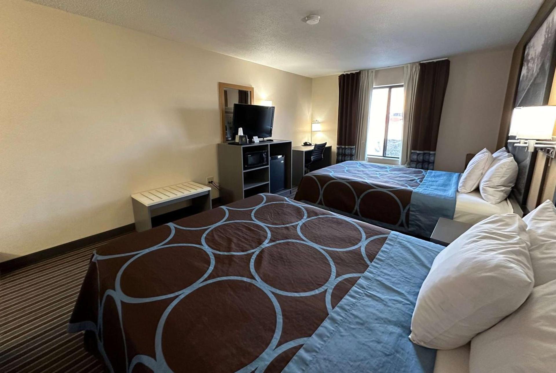 Super 8 by Wyndham Columbia Clark Lane photo 16