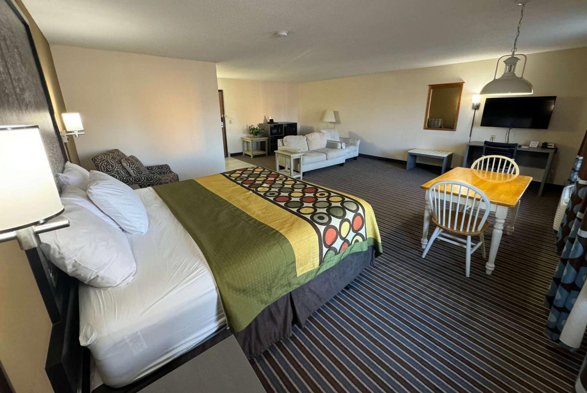 Super 8 by Wyndham Columbia Clark Lane photo 15