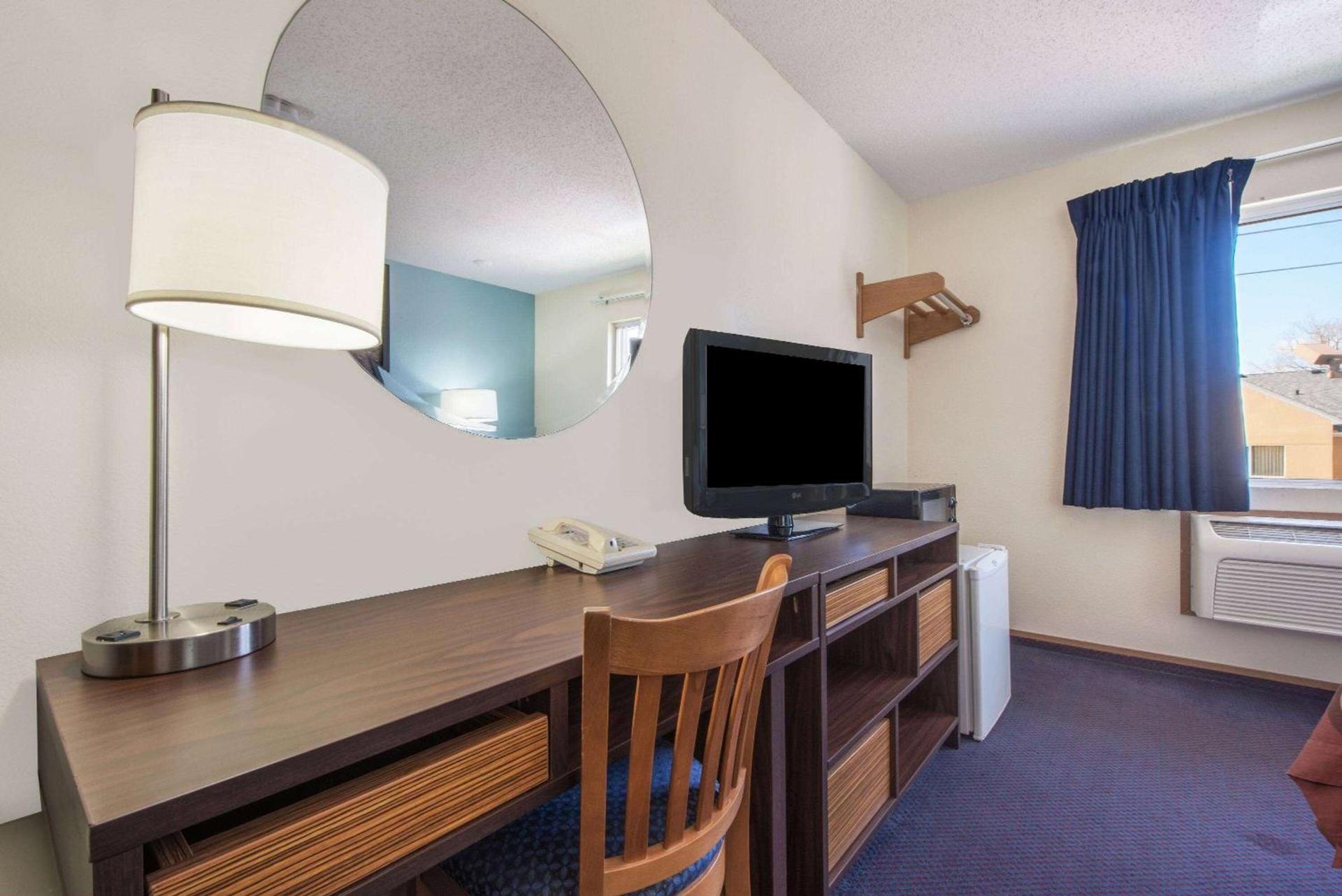 Super 8 by Wyndham College Station photo 8