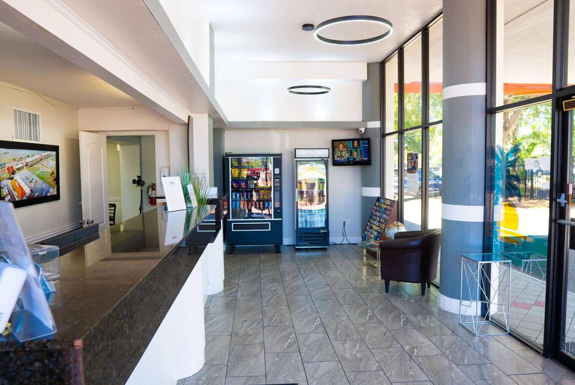 Howard Johnson by Wyndham Clearwater - Dunedin photo 8