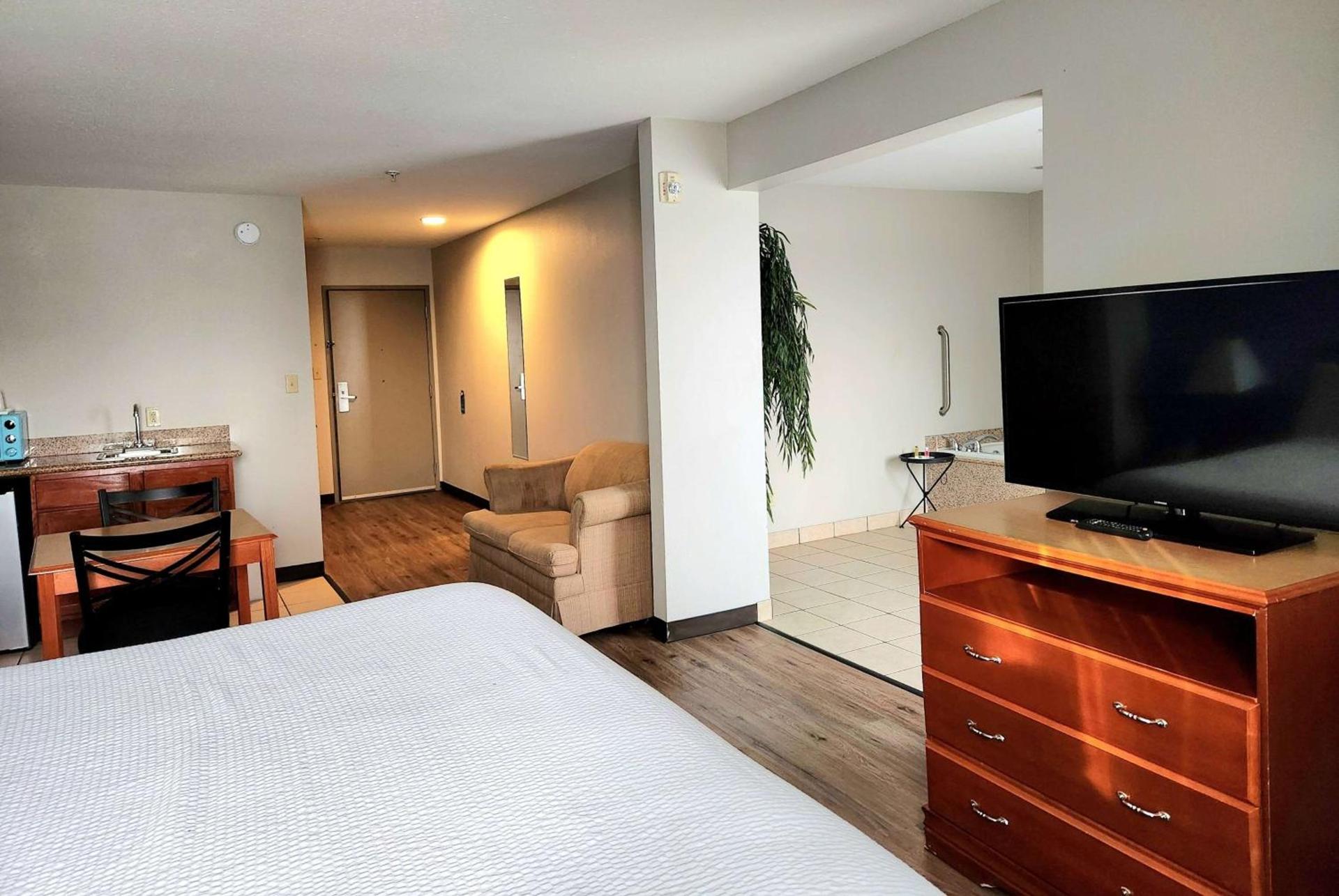 Days Inn & Suites by Wyndham Thibodaux photo 21