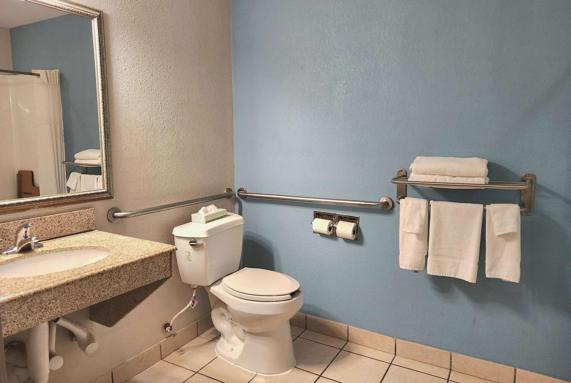 Days Inn & Suites by Wyndham Thibodaux photo 50