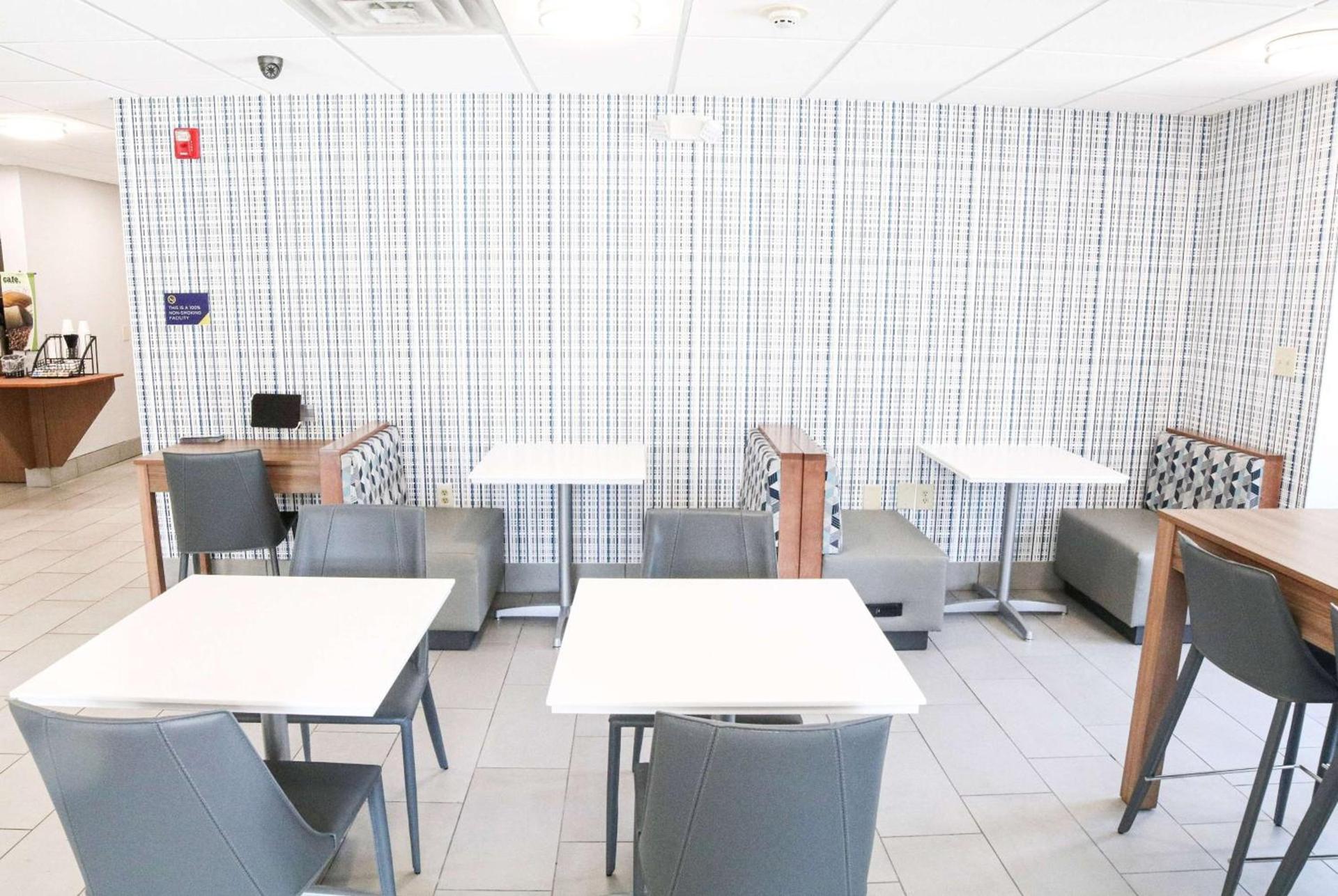 Microtel Inn & Suites by Wyndham Charlotte/Northlake photo 36