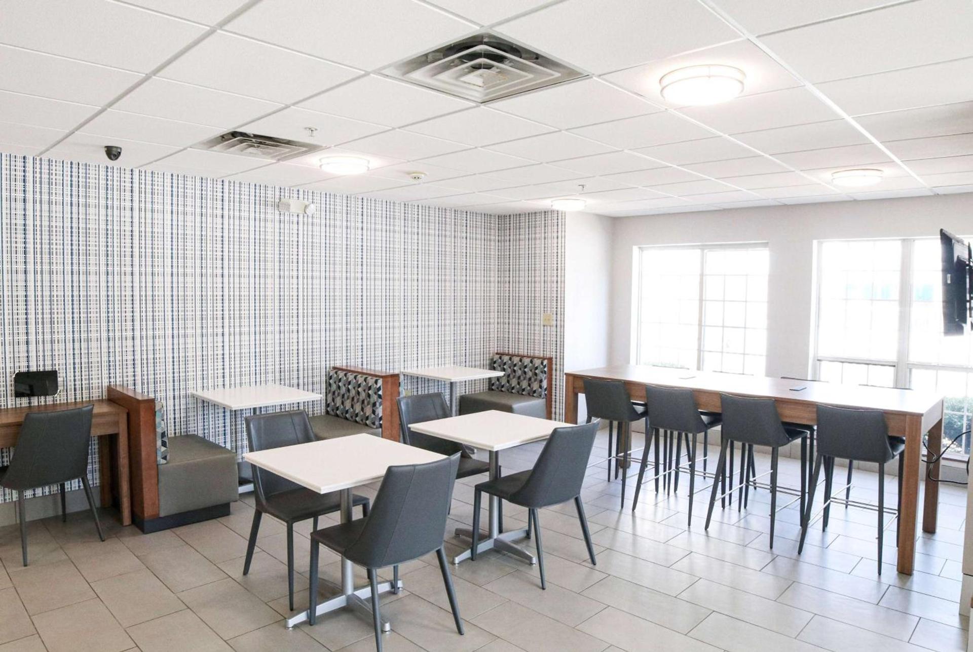 Microtel Inn & Suites by Wyndham Charlotte/Northlake photo 31