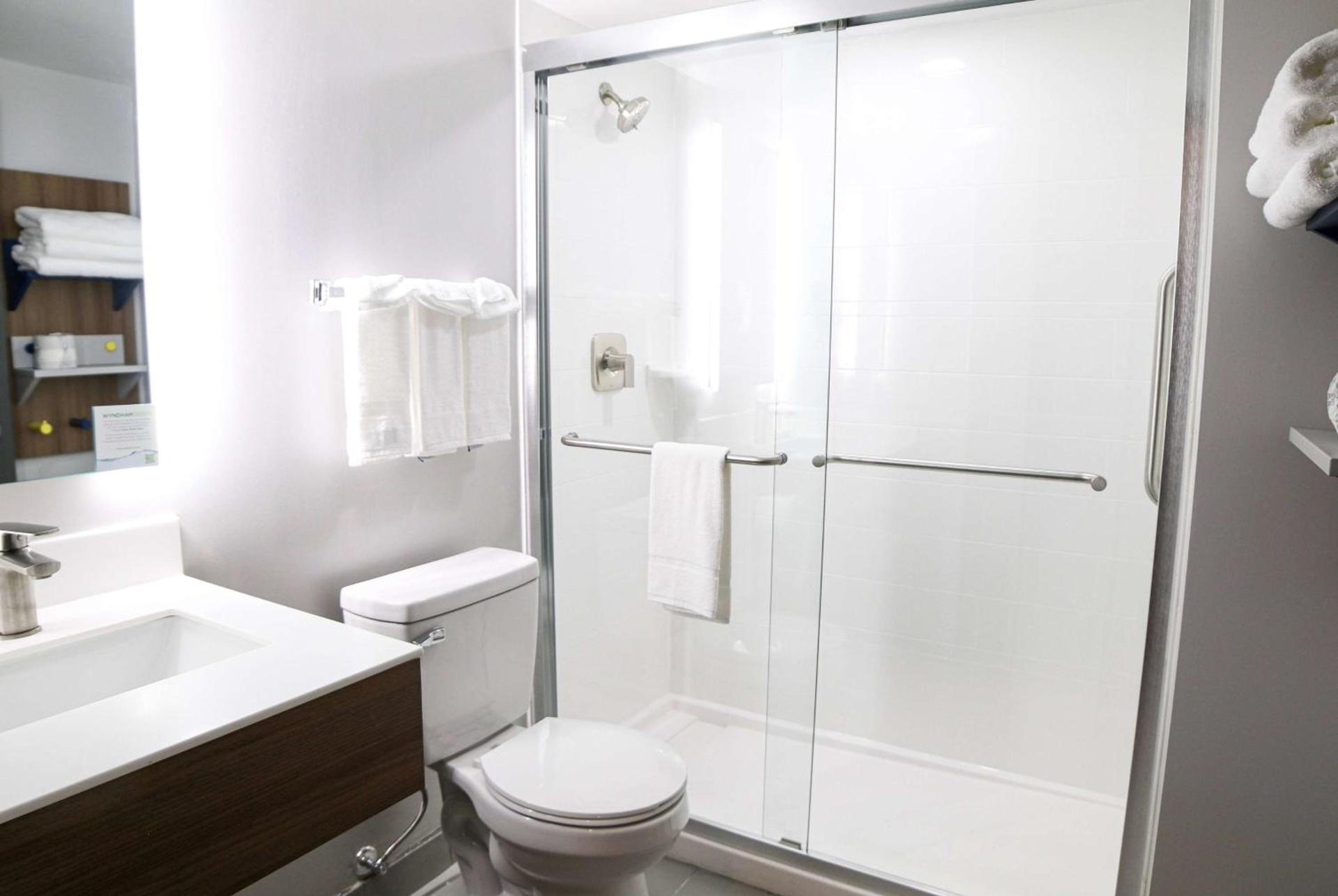 Microtel Inn & Suites by Wyndham Charlotte/Northlake photo 29