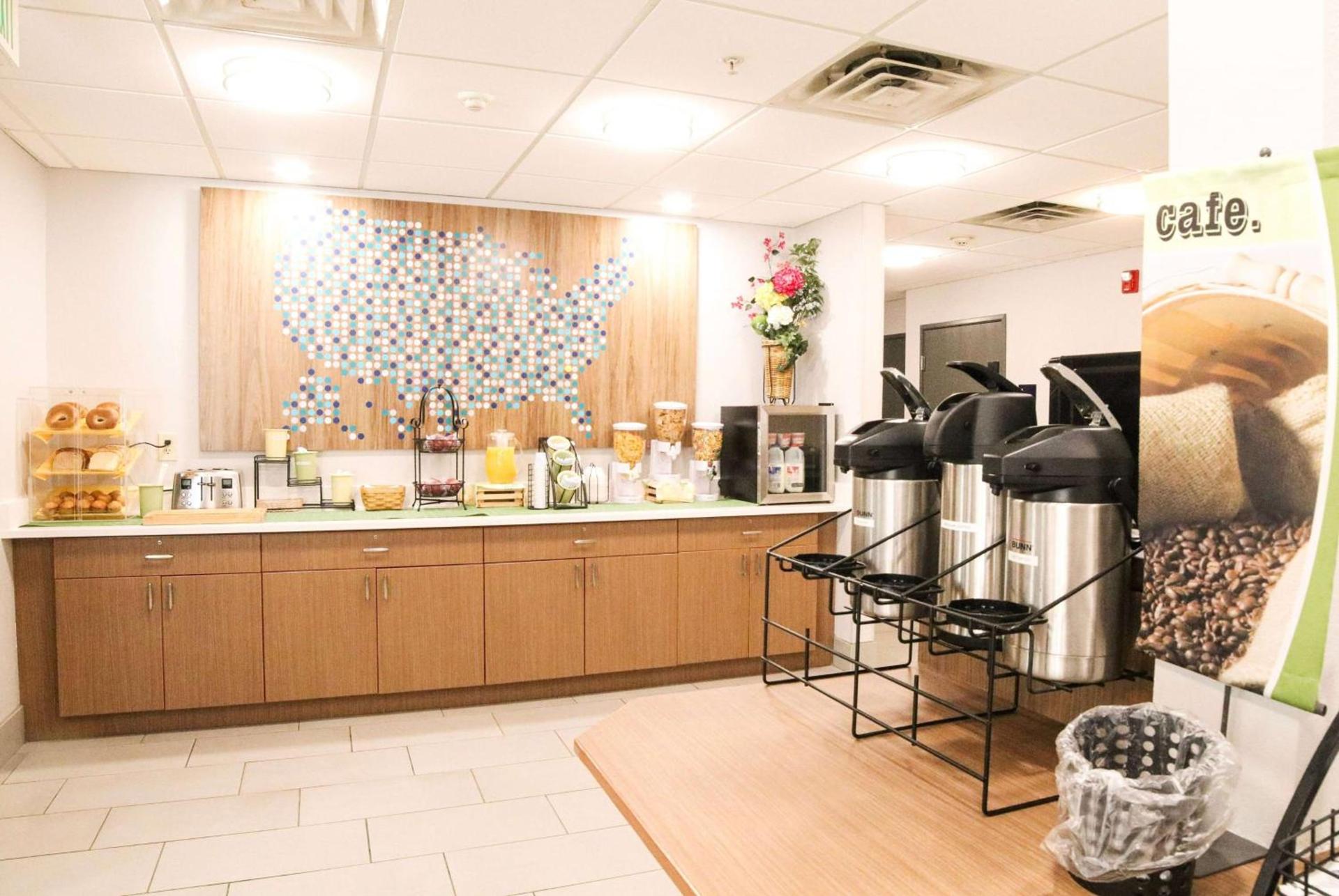 Microtel Inn & Suites by Wyndham Charlotte/Northlake photo 9