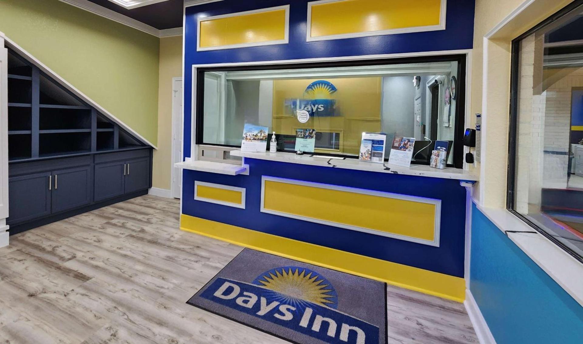 Days Inn by Wyndham Dickinson TX photo 50