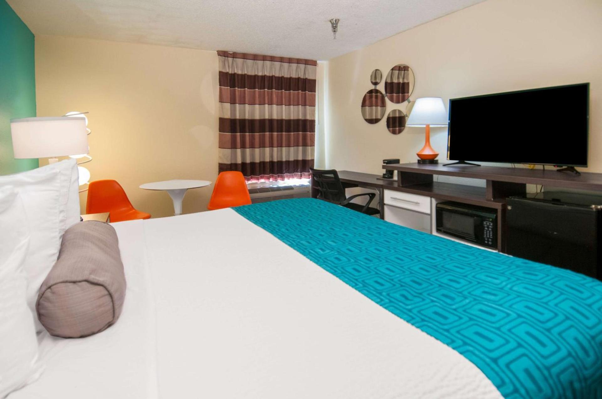 Howard Johnson by Wyndham Scott Lafayette photo 15
