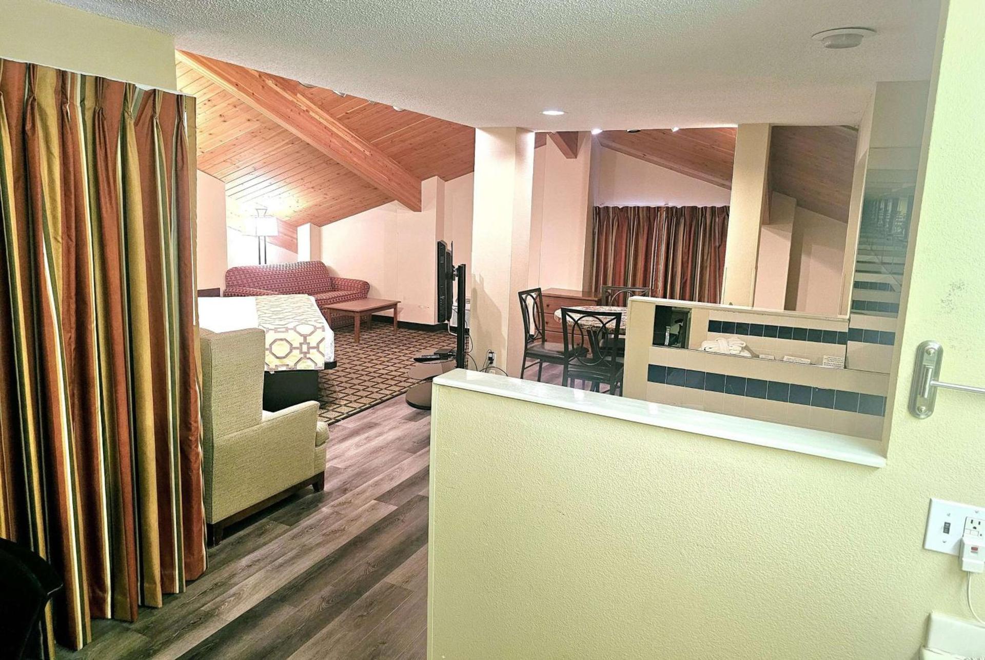 Baymont by Wyndham Rolla photo 13