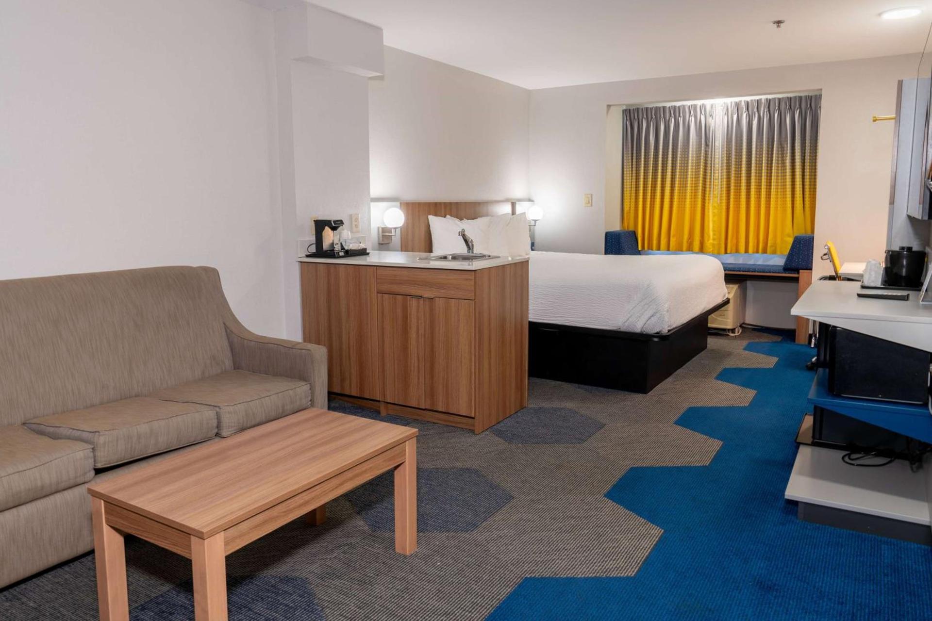 Microtel Inn & Suites by Wyndham Pigeon Forge photo 40