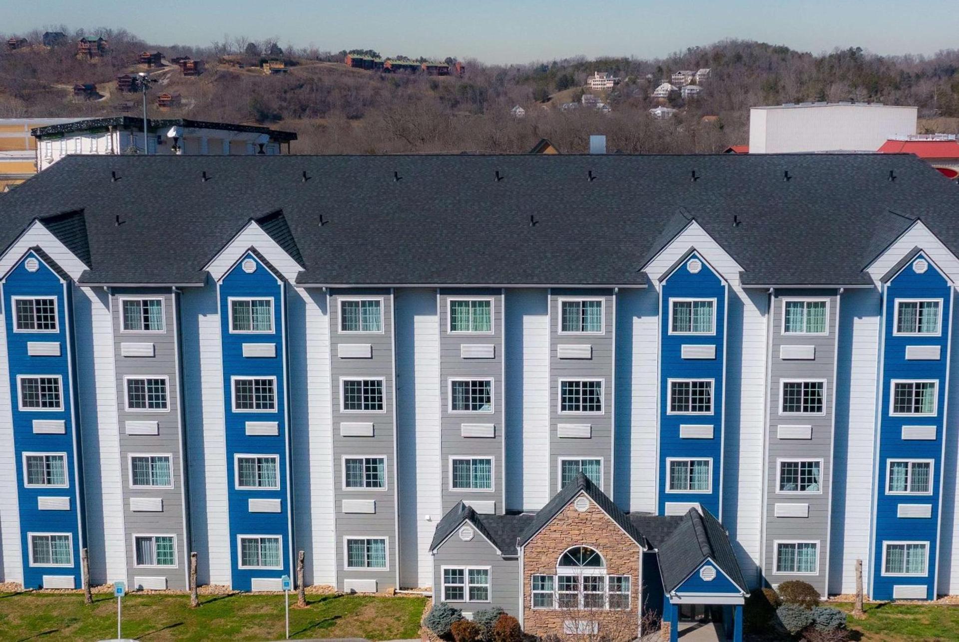 Microtel Inn & Suites by Wyndham Pigeon Forge photo 1
