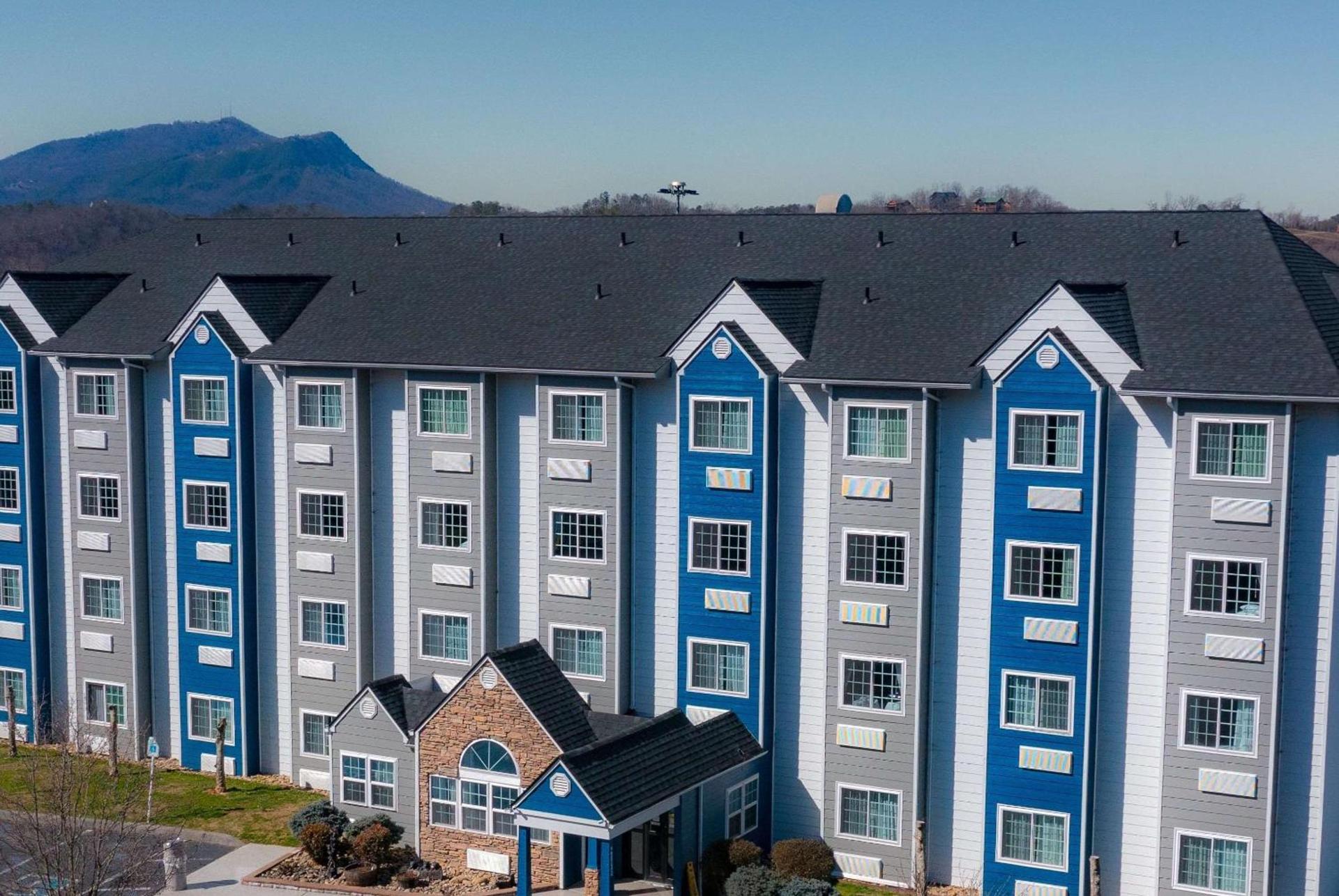 Microtel Inn & Suites by Wyndham Pigeon Forge photo 3