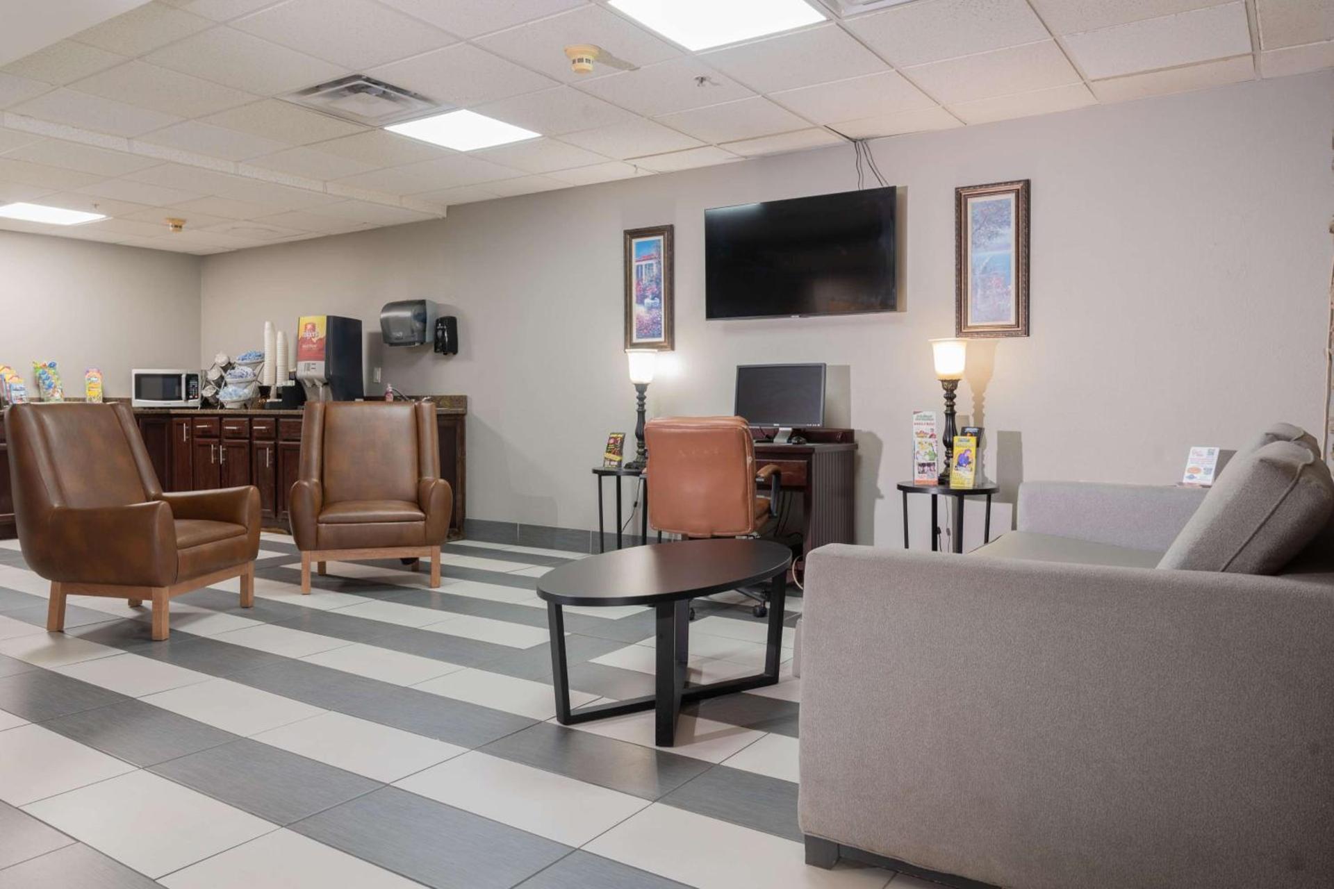Microtel Inn & Suites by Wyndham Pigeon Forge photo 10