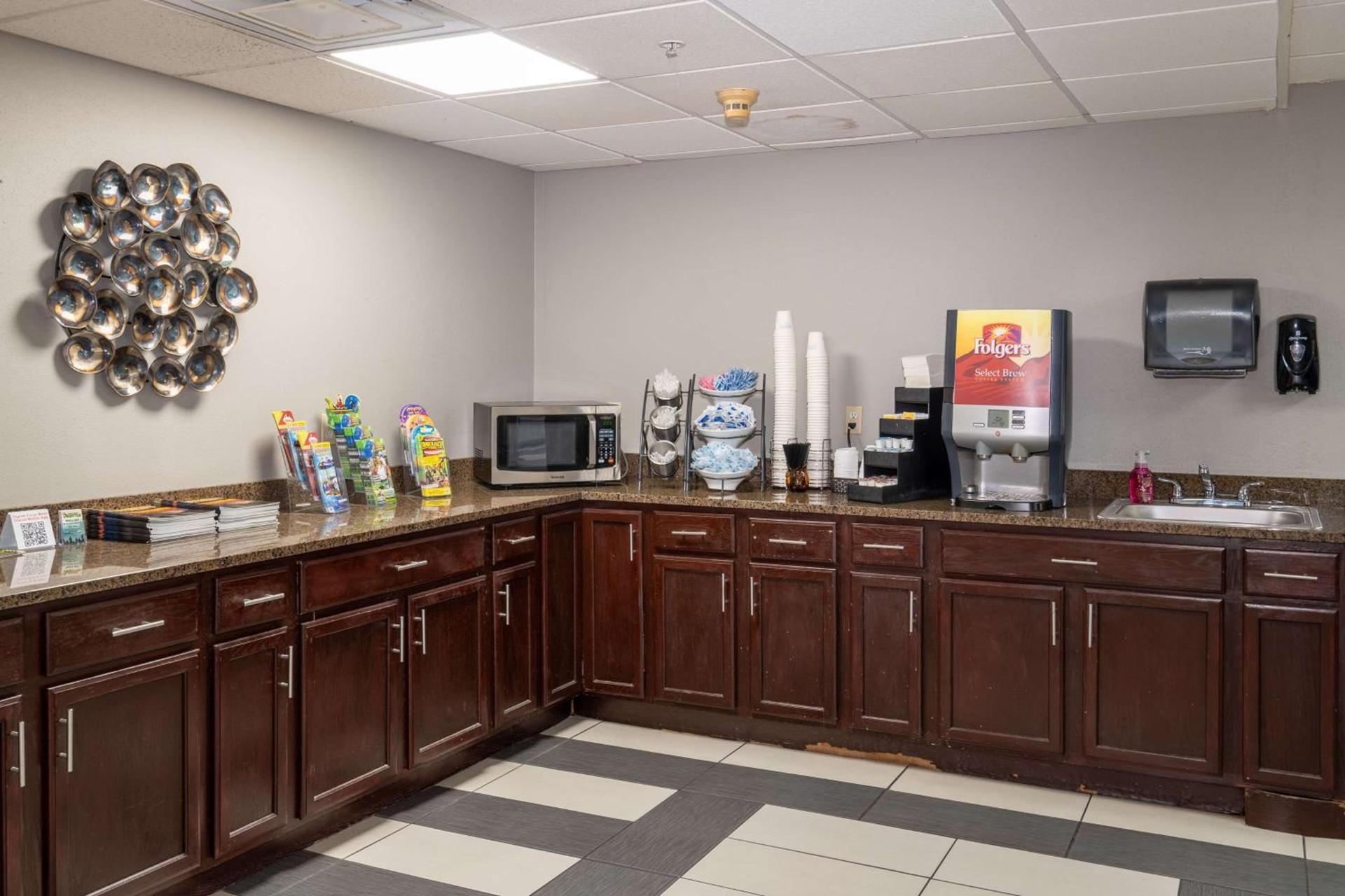 Microtel Inn & Suites by Wyndham Pigeon Forge photo 9