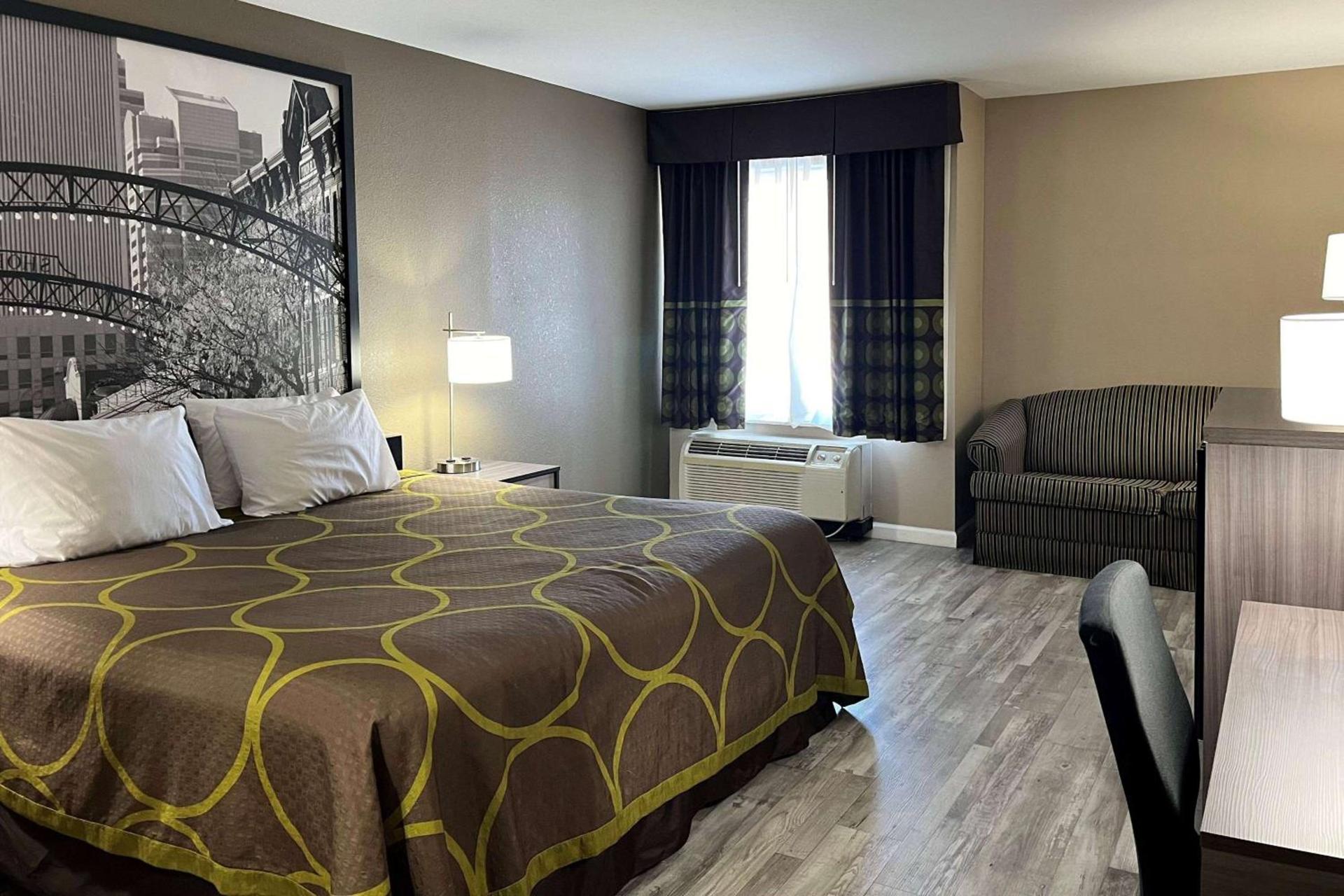 Super 8 by Wyndham Harrison OH photo 19