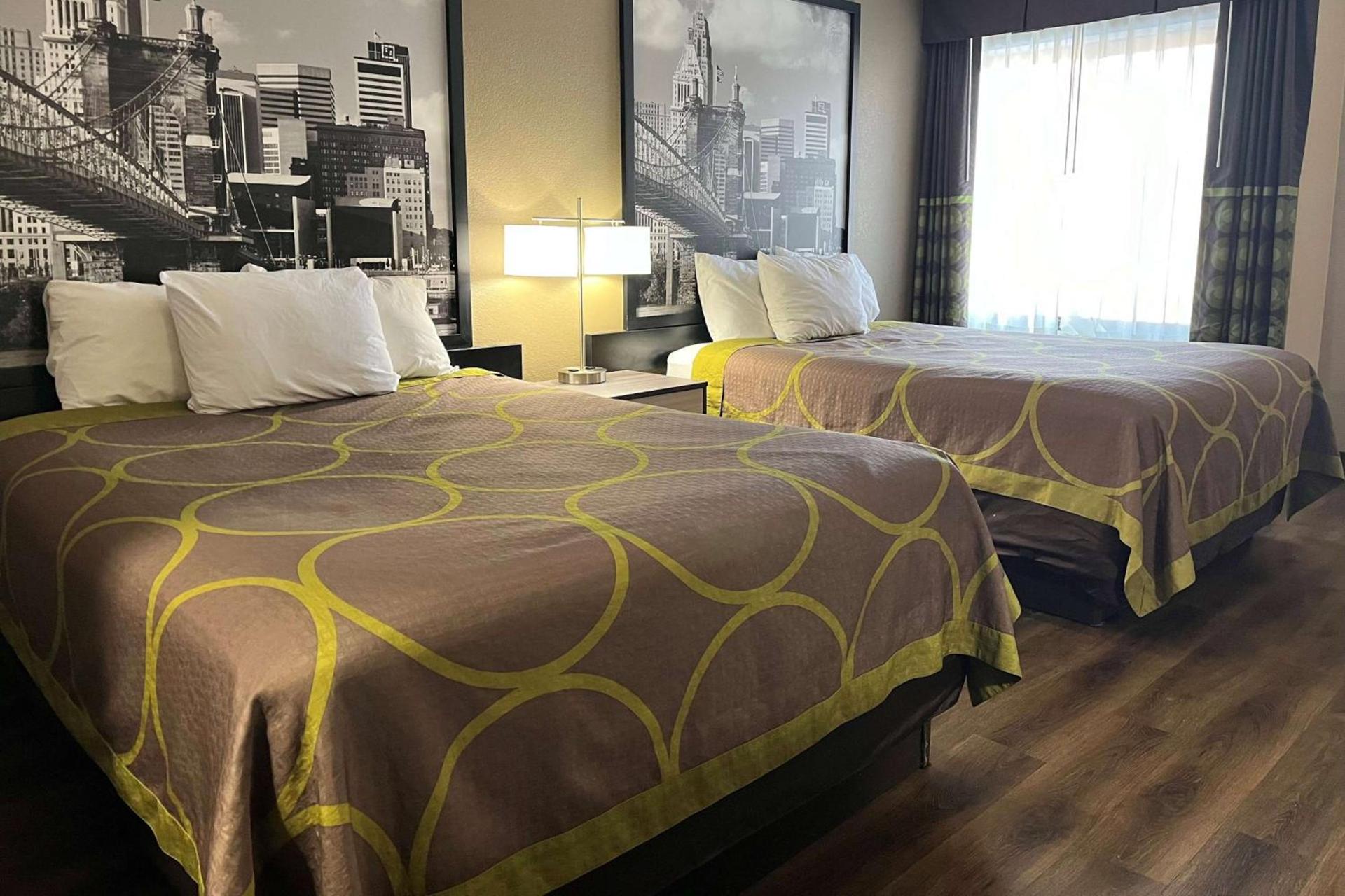 Super 8 by Wyndham Harrison OH photo 22