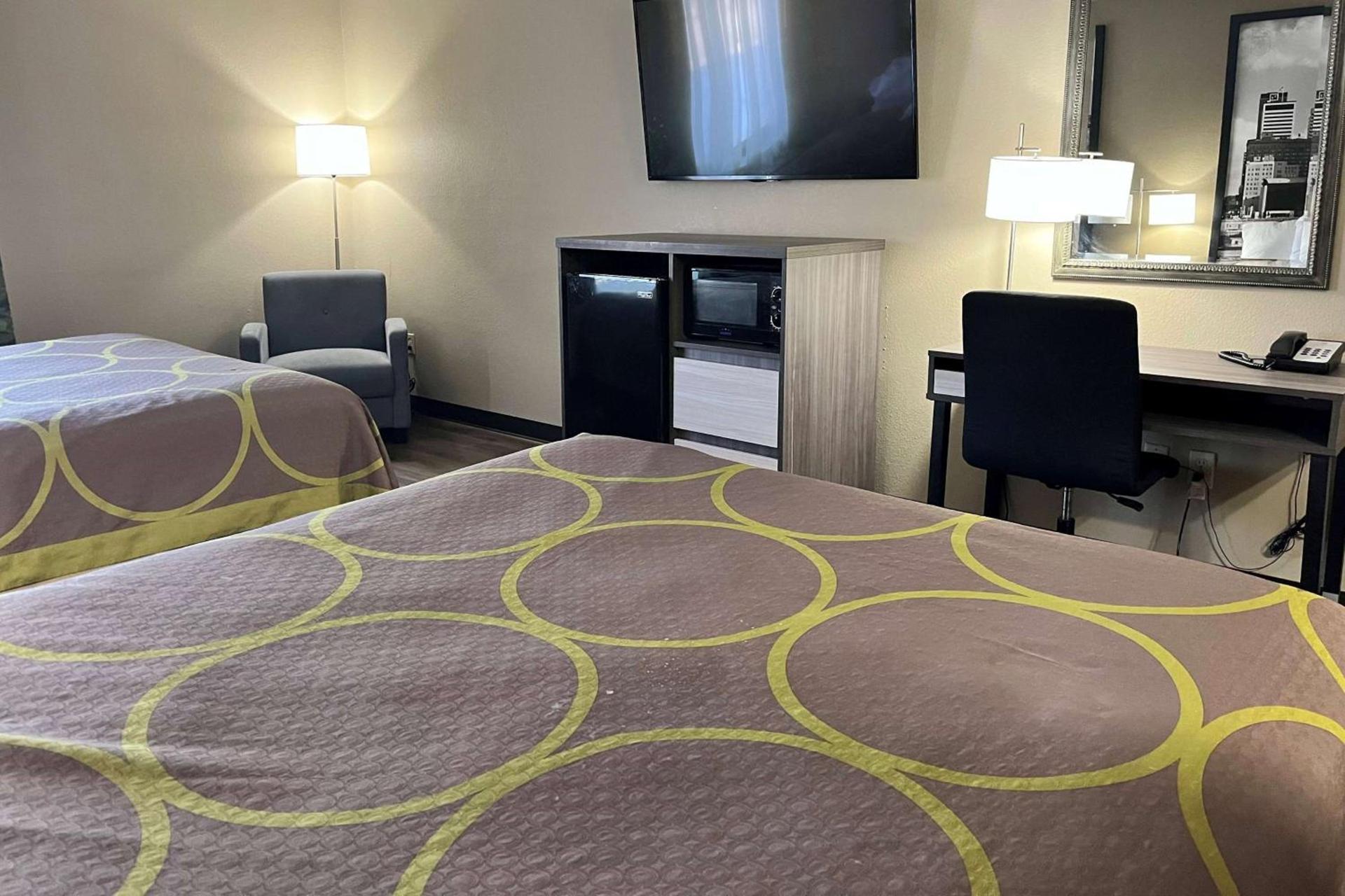 Super 8 by Wyndham Harrison OH photo 23