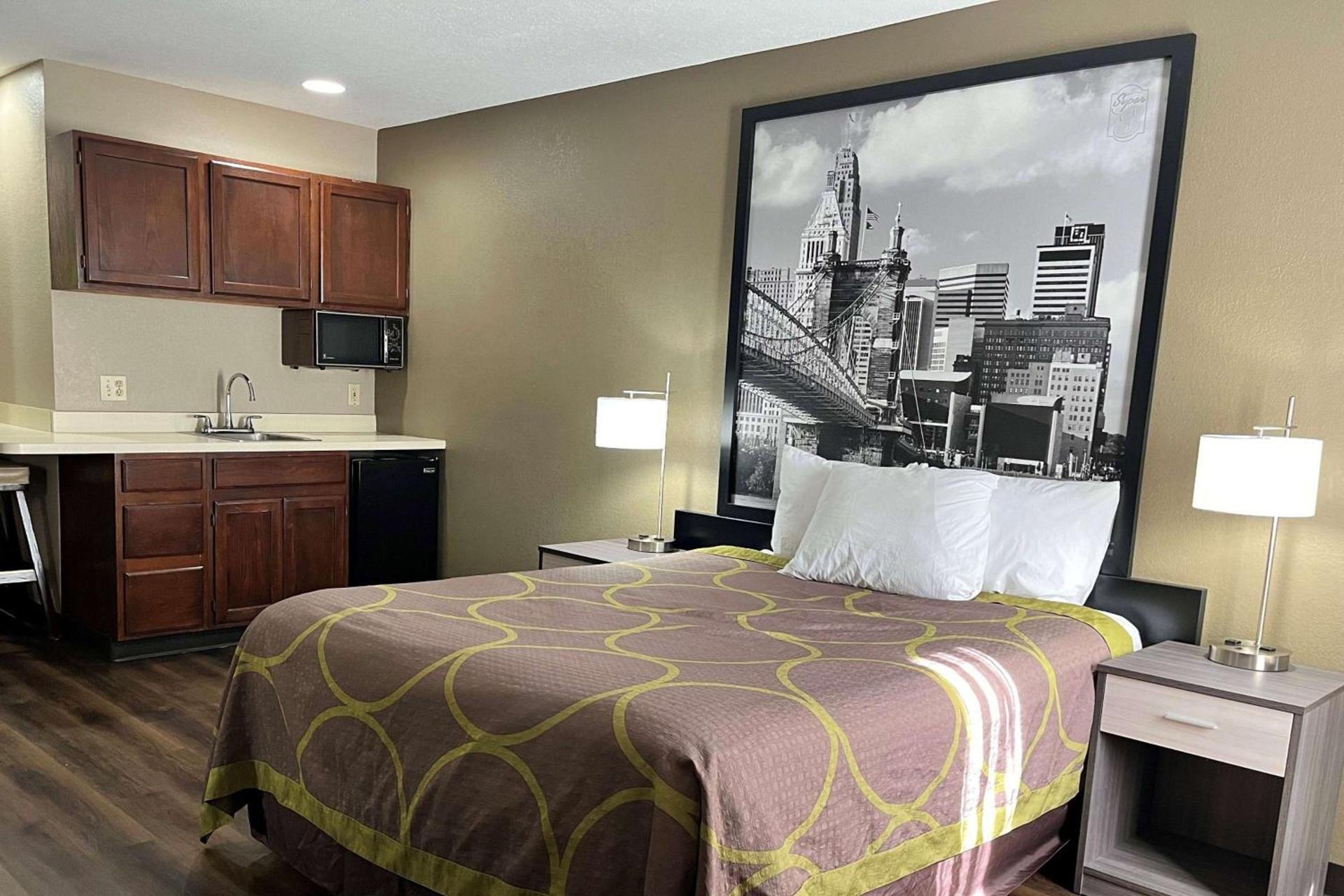 Super 8 by Wyndham Harrison OH photo 4