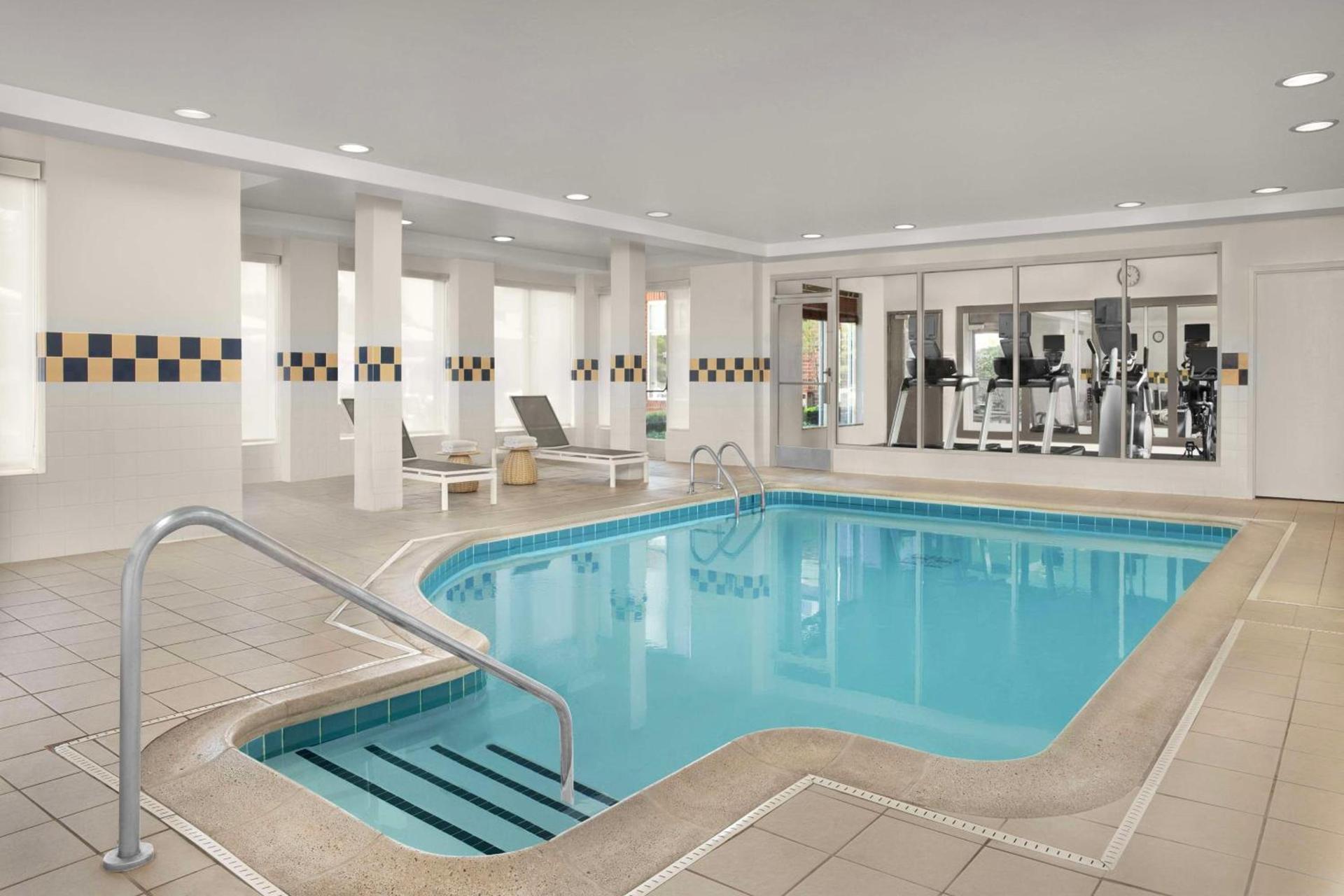 Hilton Garden Inn Hoffman Estates photo 2