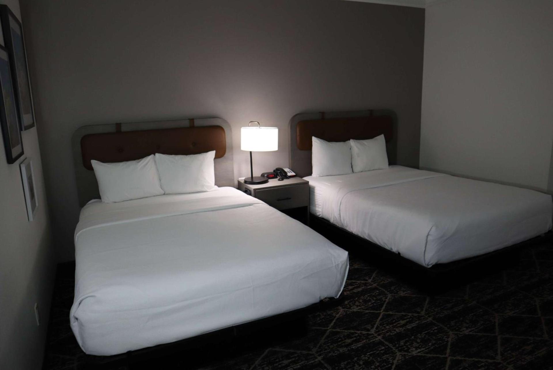 La Quinta Inn & Suites by Wyndham Houston Bush IAH South photo 7