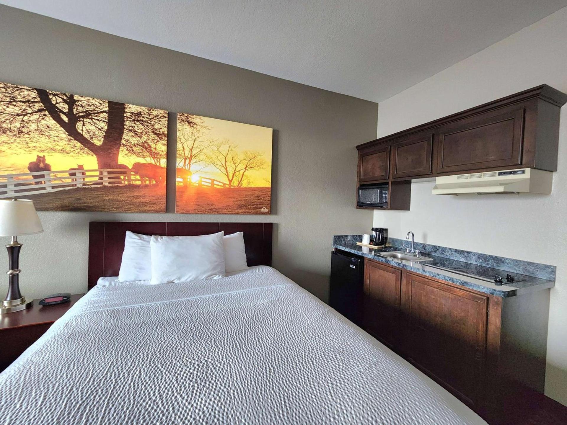 Days Inn by Wyndham Kemah photo 48