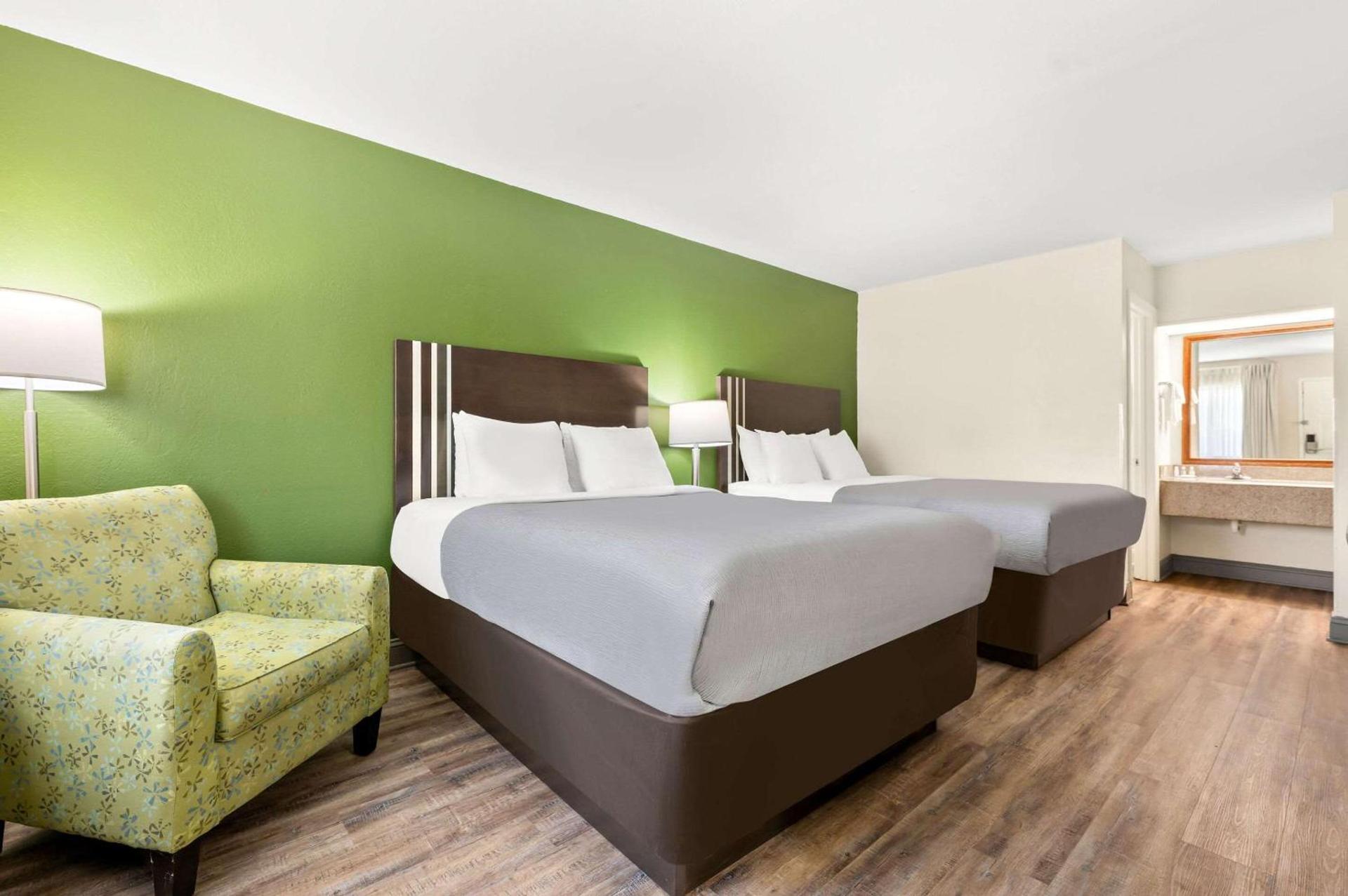 Quality Inn Pelham I-65 exit 246 photo 8