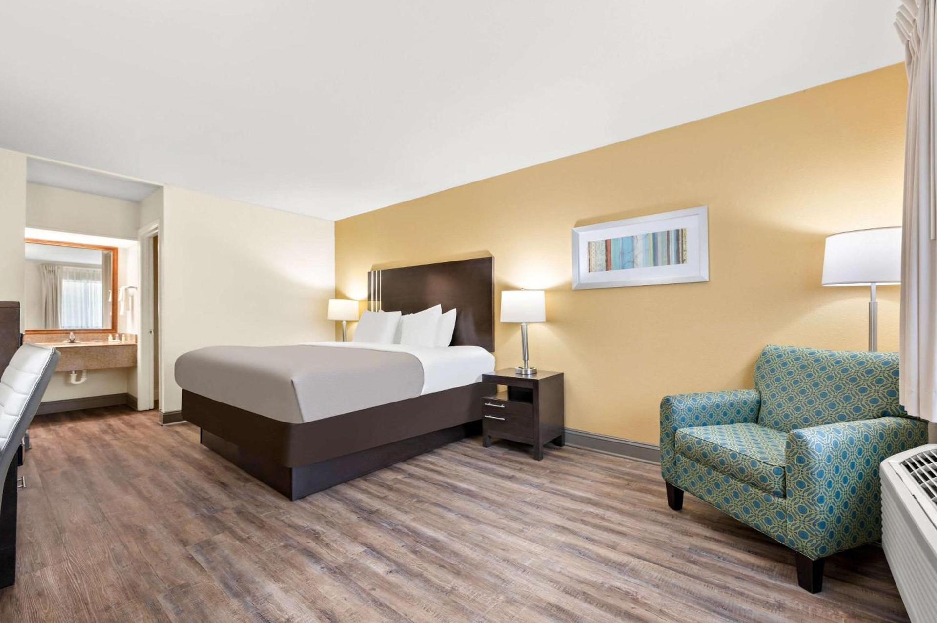 Quality Inn Pelham I-65 exit 246 photo 12
