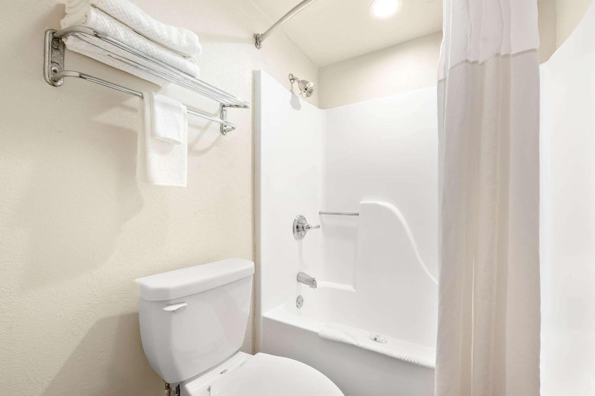 Quality Inn Pelham I-65 exit 246 photo 16