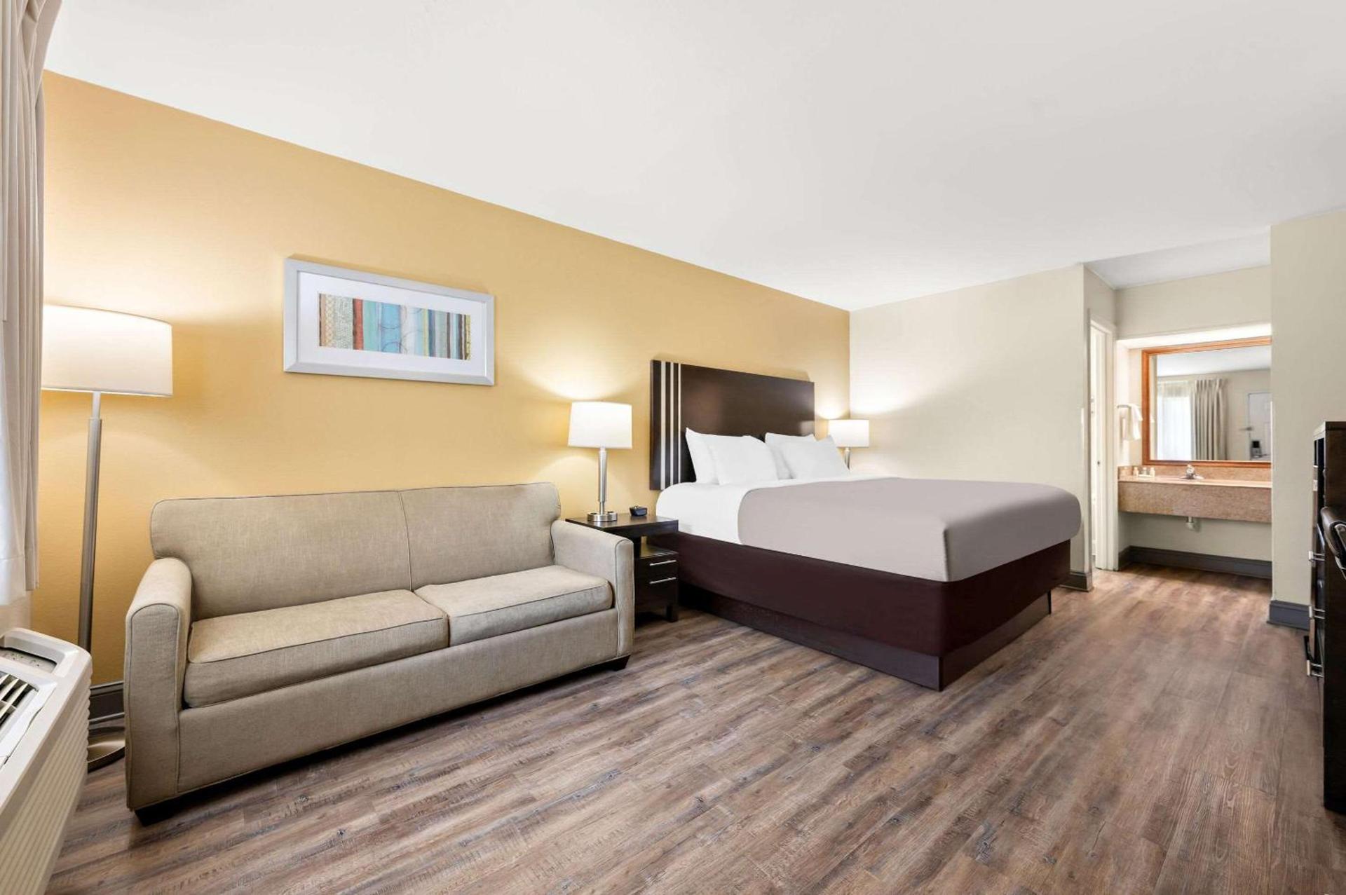 Quality Inn Pelham I-65 exit 246 photo 17