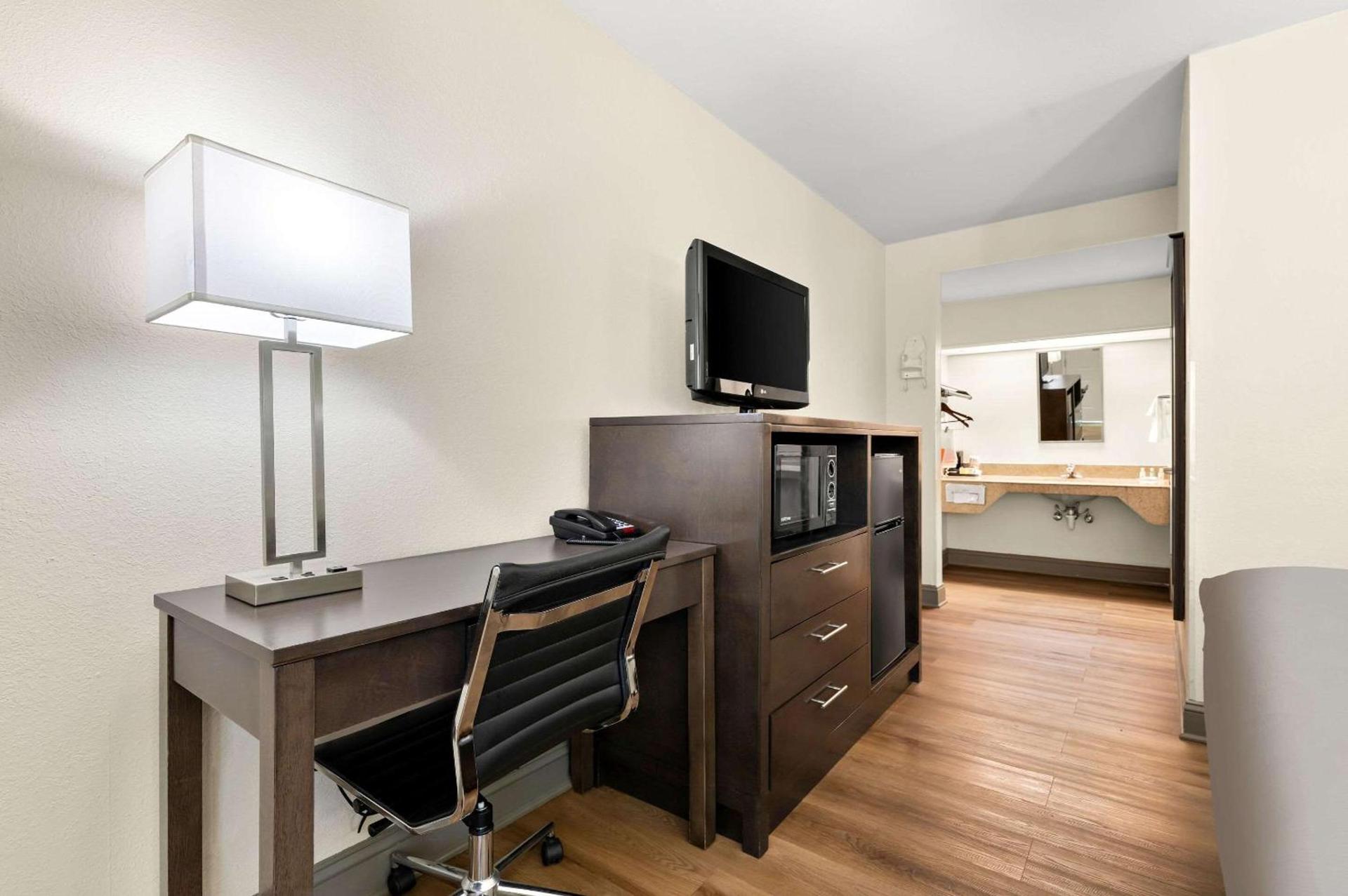 Quality Inn Pelham I-65 exit 246 photo 19