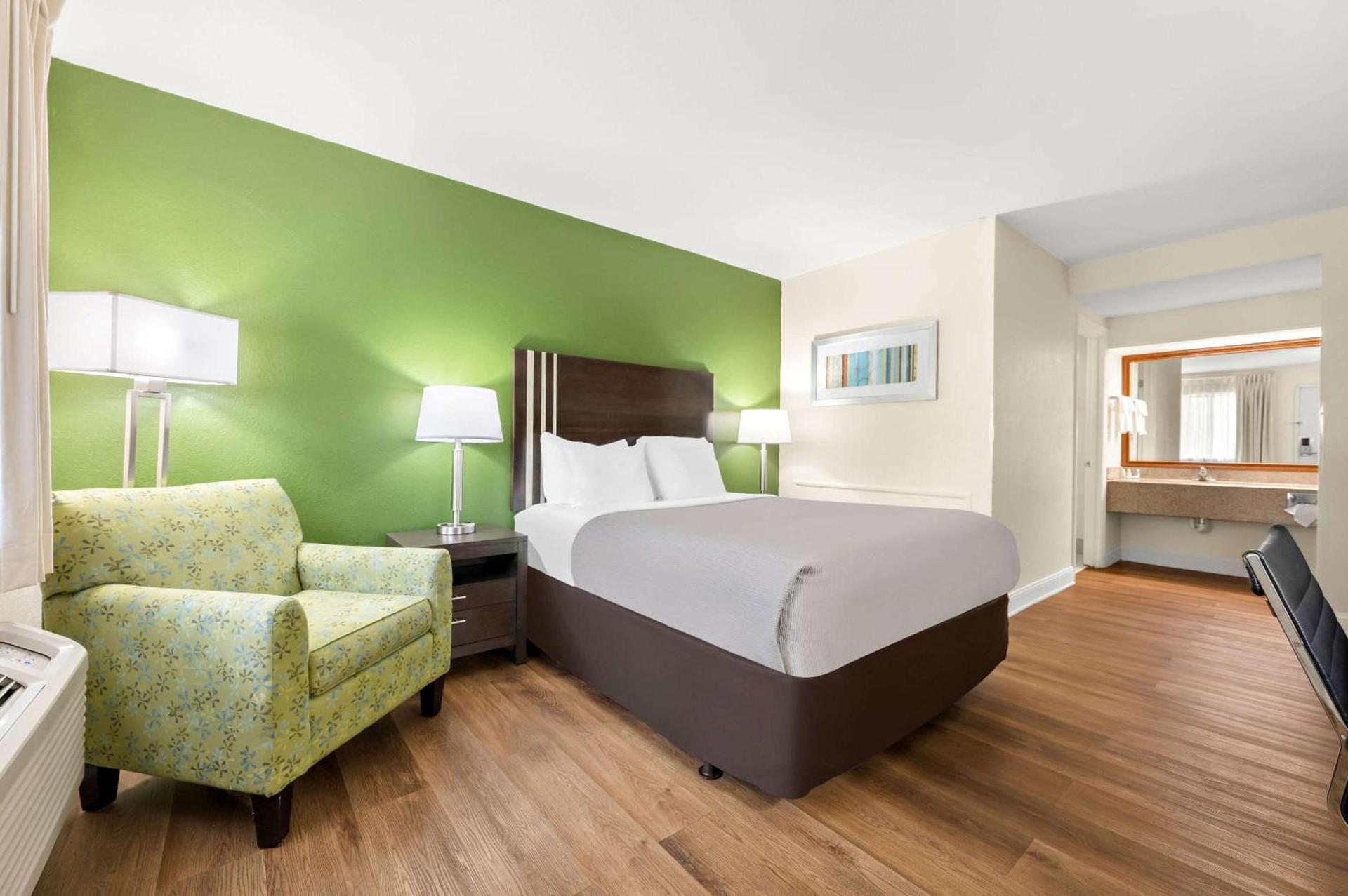 Quality Inn Pelham I-65 exit 246 photo 22