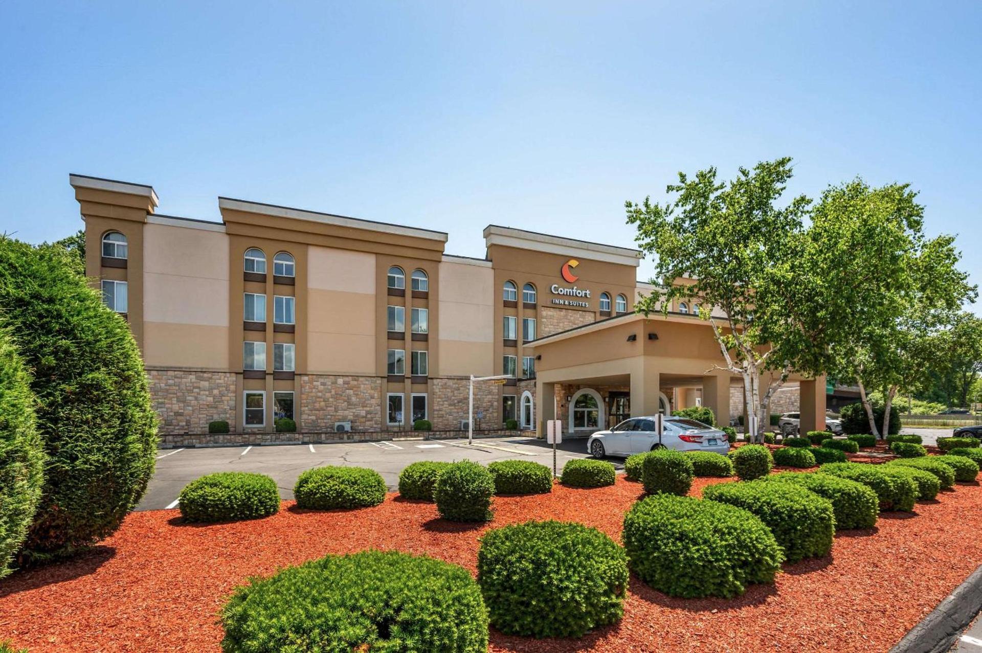 Comfort Inn & Suites East Hartford - Hartford photo 2