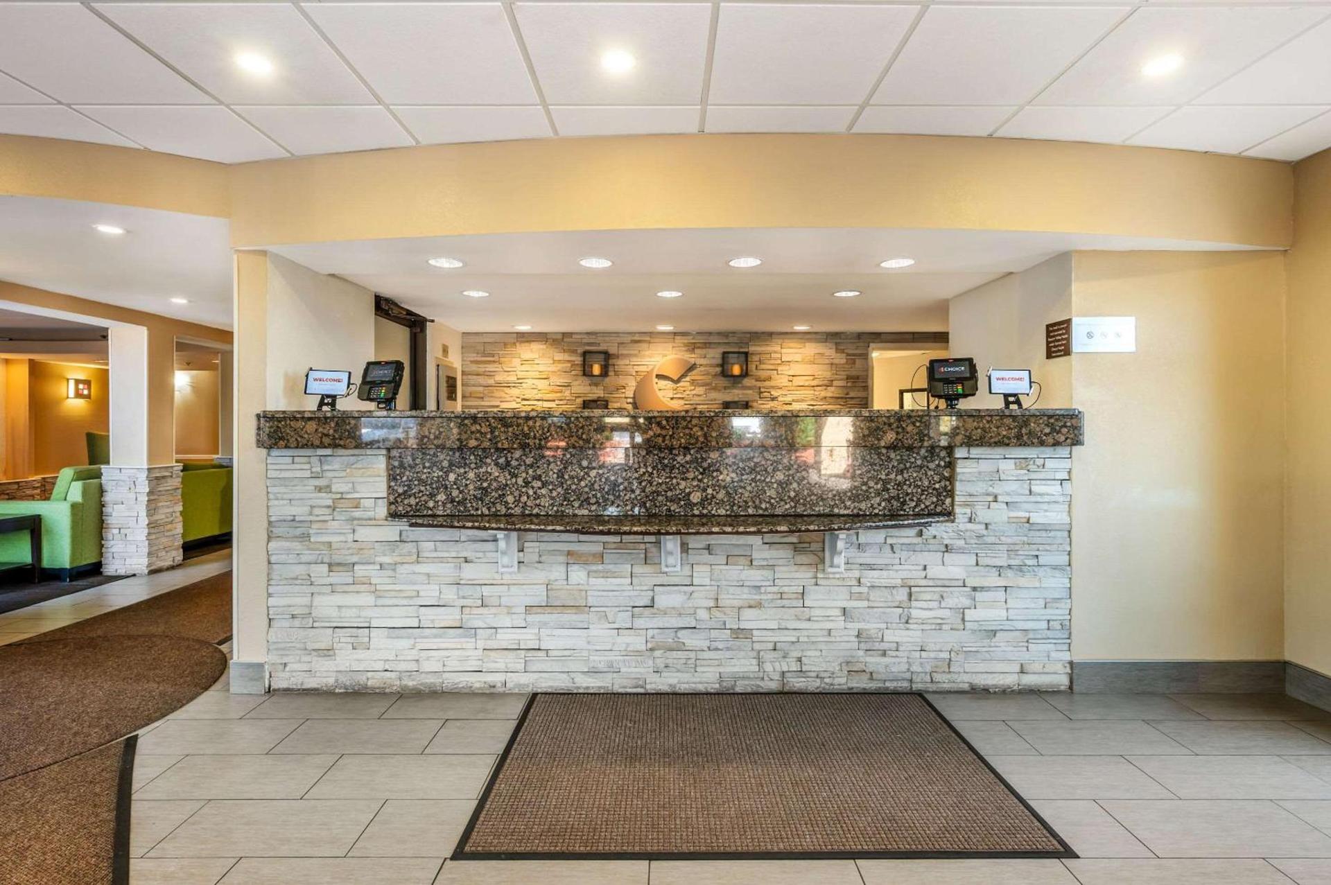 Comfort Inn & Suites East Hartford - Hartford photo 4