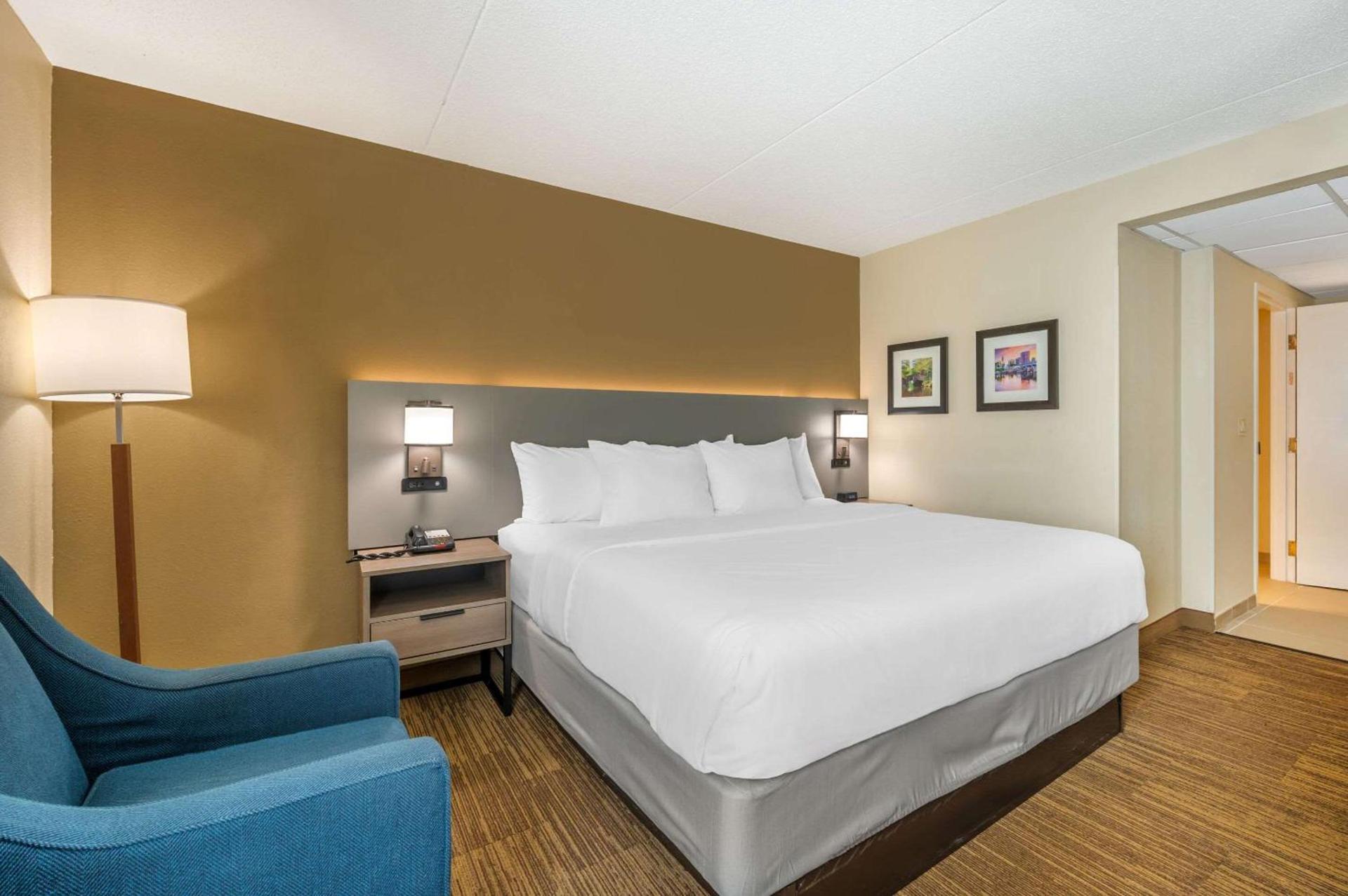 Comfort Inn & Suites East Hartford - Hartford photo 8
