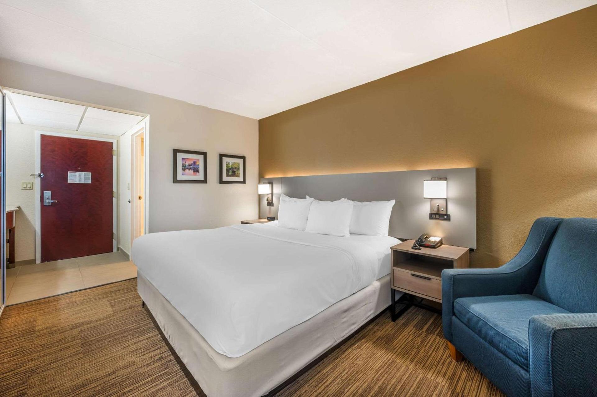 Comfort Inn & Suites East Hartford - Hartford photo 12