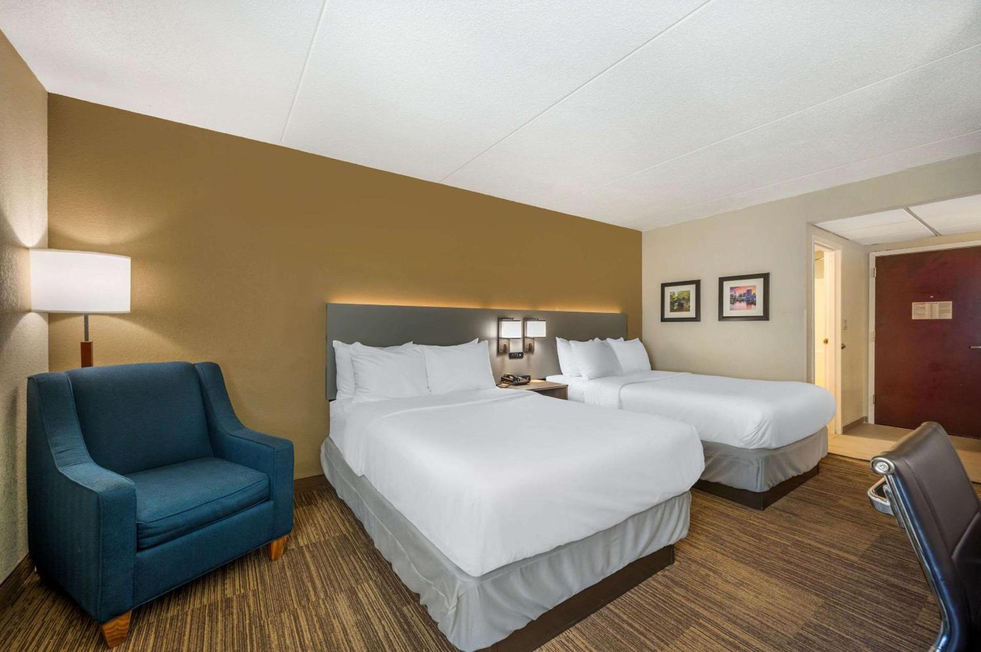 Comfort Inn & Suites East Hartford - Hartford photo 17
