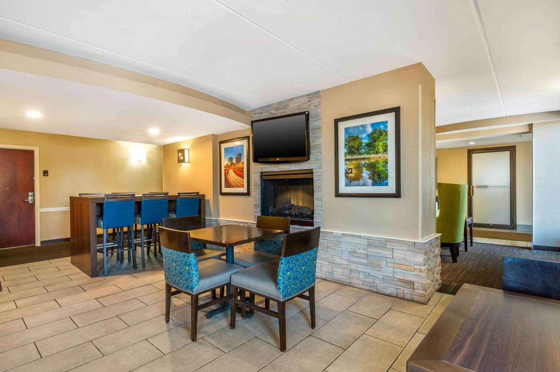 Comfort Inn & Suites East Hartford - Hartford photo 26