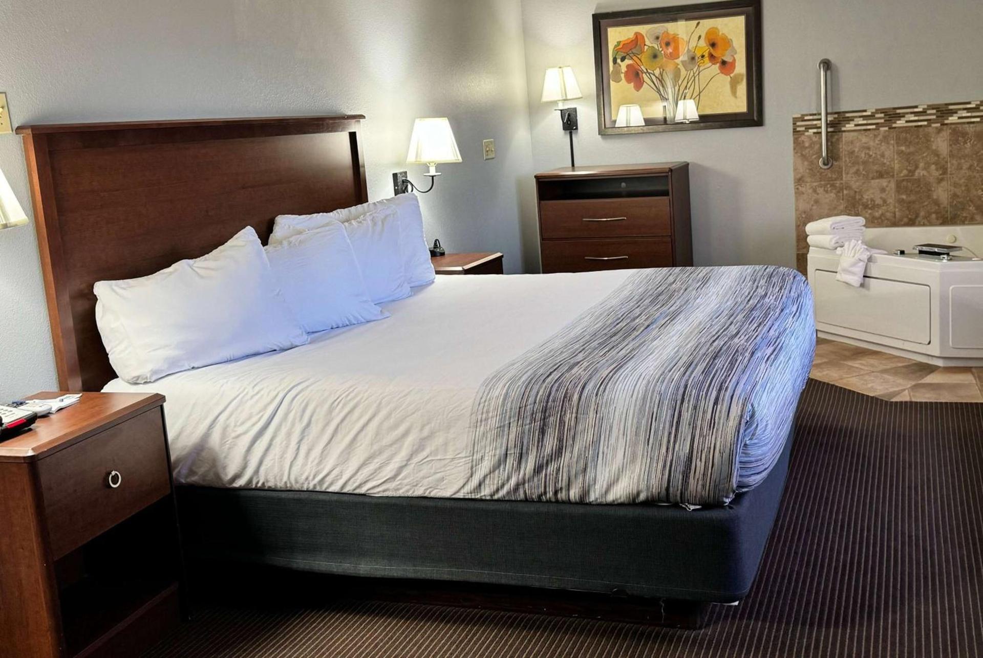 AmericInn by Wyndham Stillwater photo 16