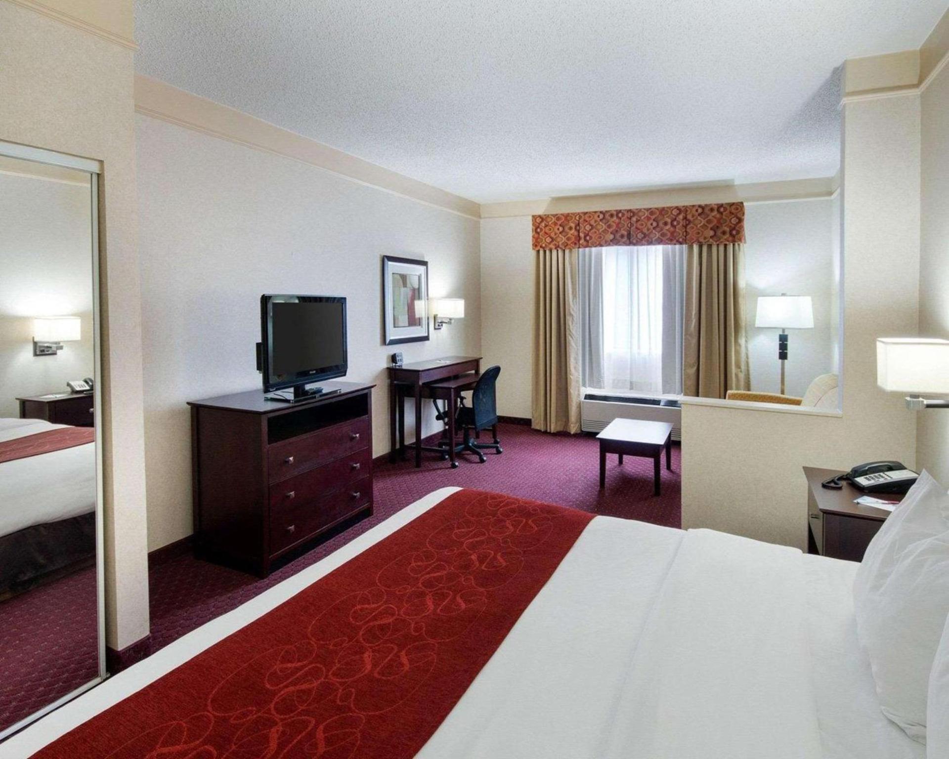 Comfort Suites Parkersburg South photo 11