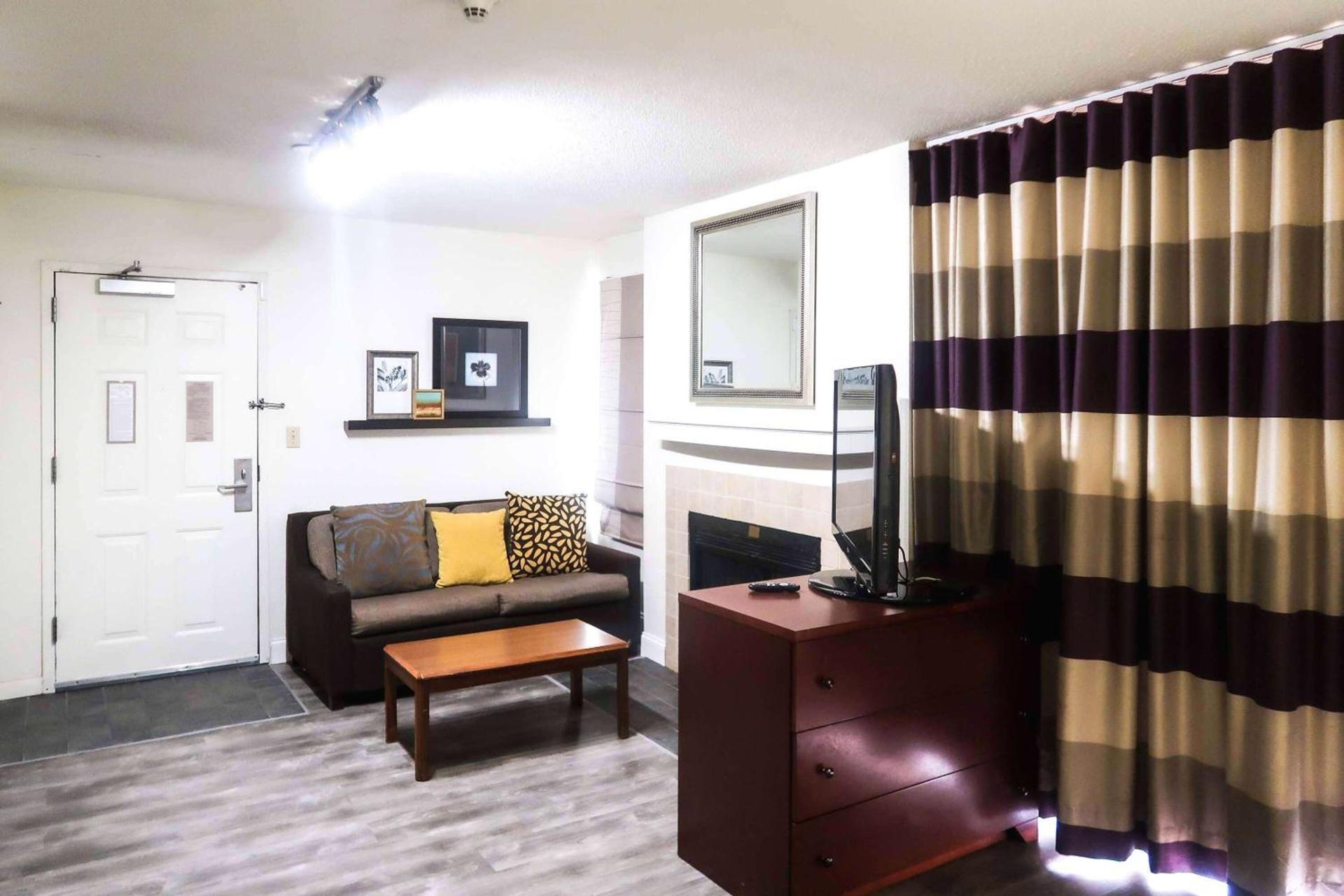 Tysons Corner Suites, A Baymont by Wyndham photo 4
