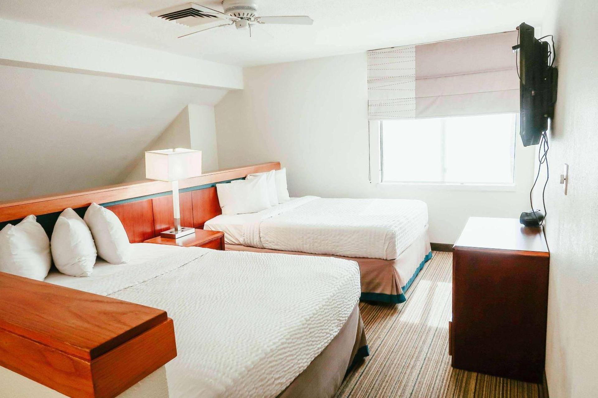 Tysons Corner Suites, A Baymont by Wyndham photo 15