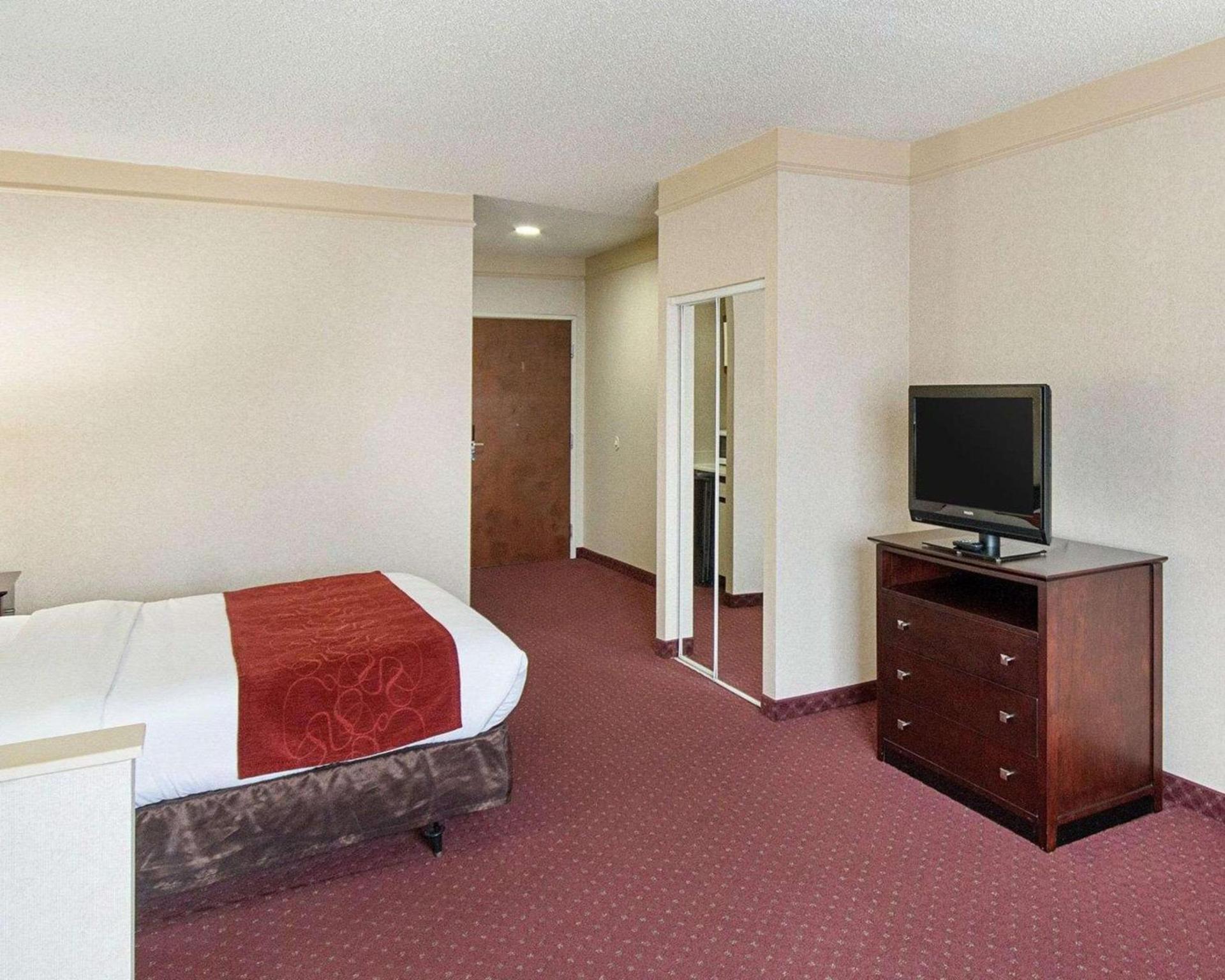 Comfort Suites Parkersburg South photo 25